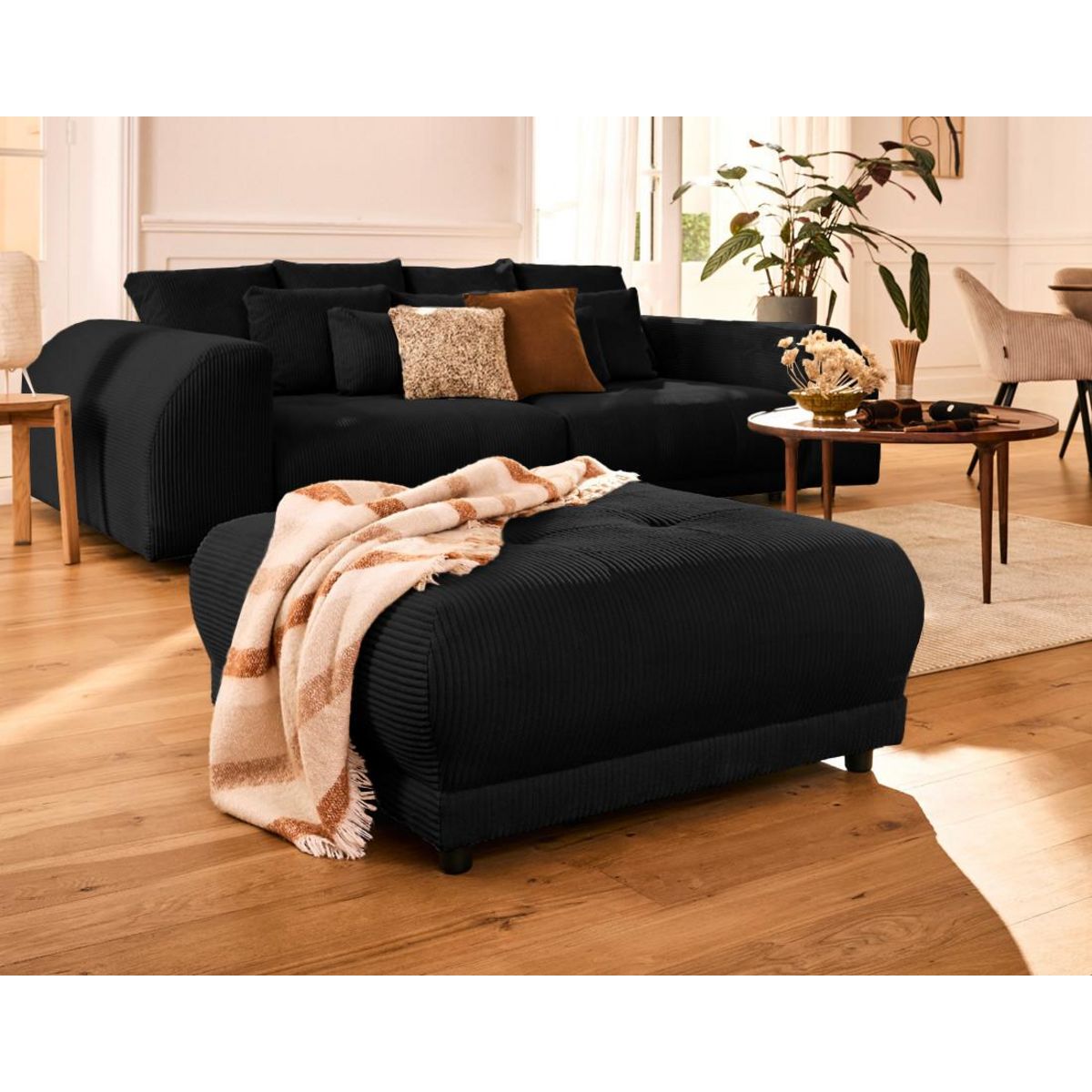 LISA DESIGN Amadora - pouf en velours côtelé