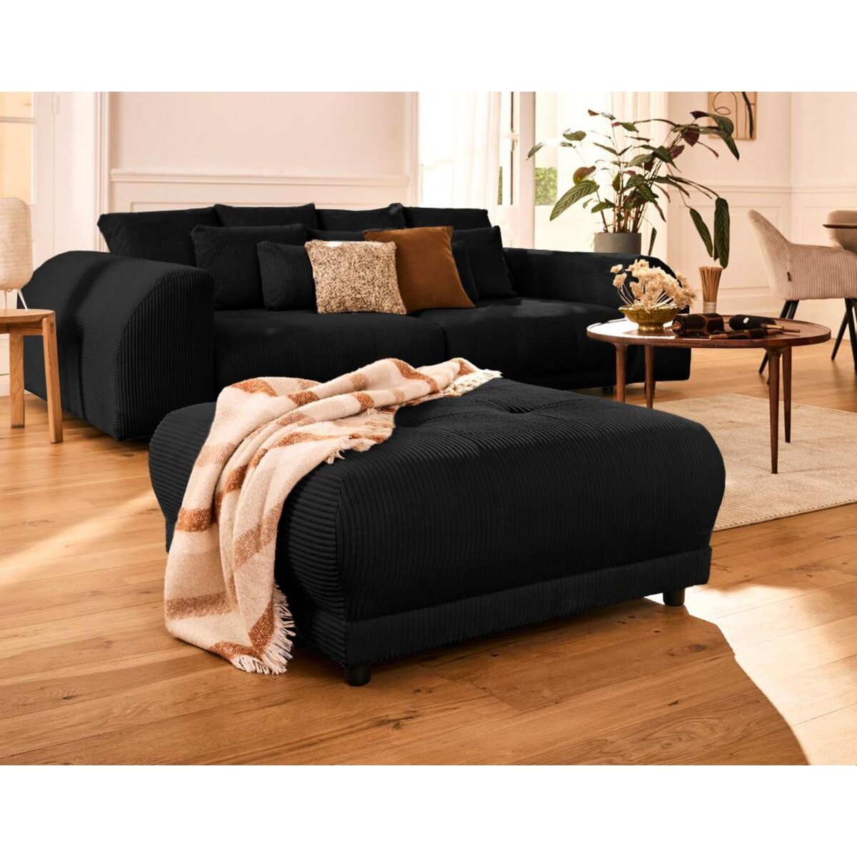 LISA DESIGN Amadora - pouf en velours côtelé