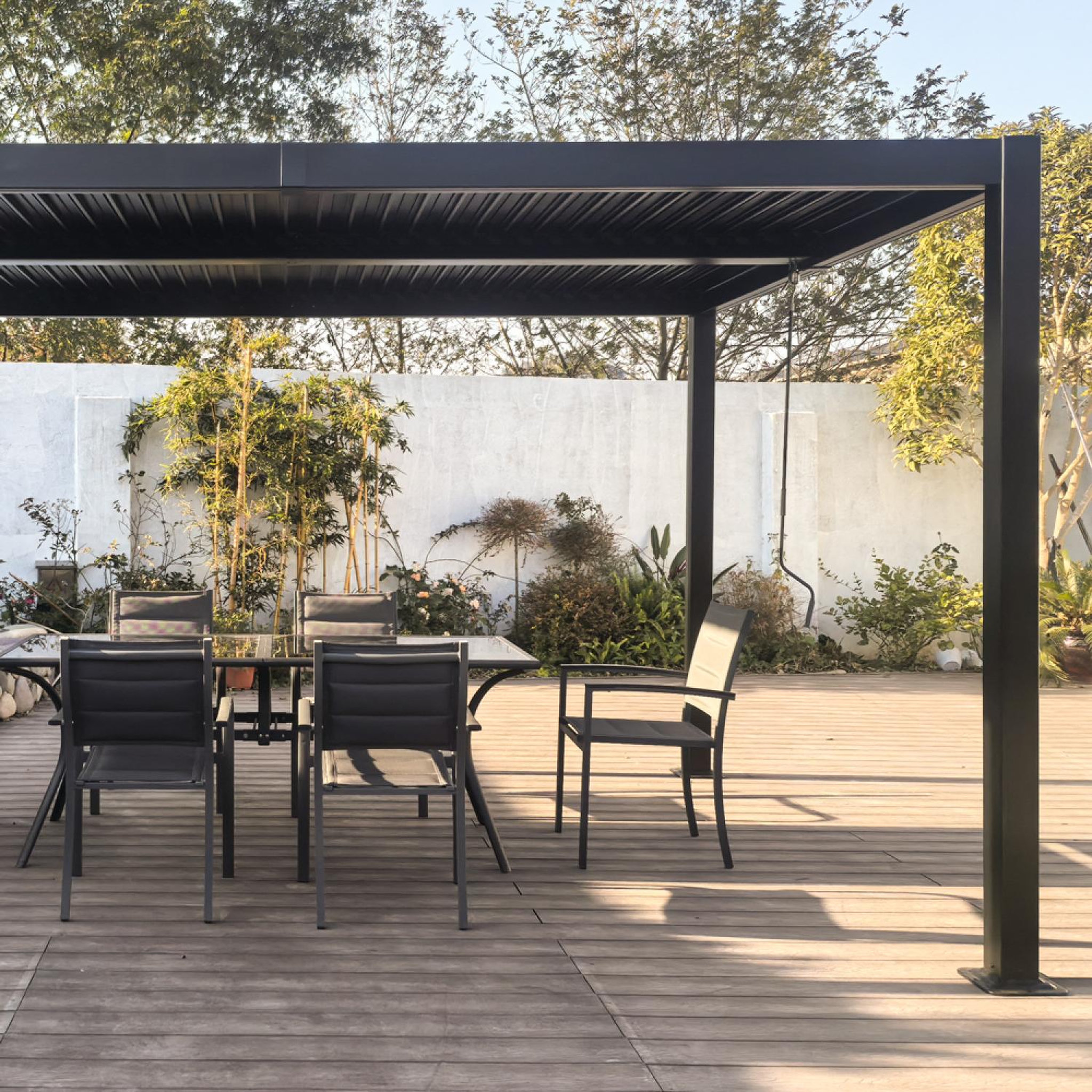 Voir la diapositive 5 : CONCEPT USINE Pergola bioclimatique 4x3m structure et lames en aluminium noir naxos