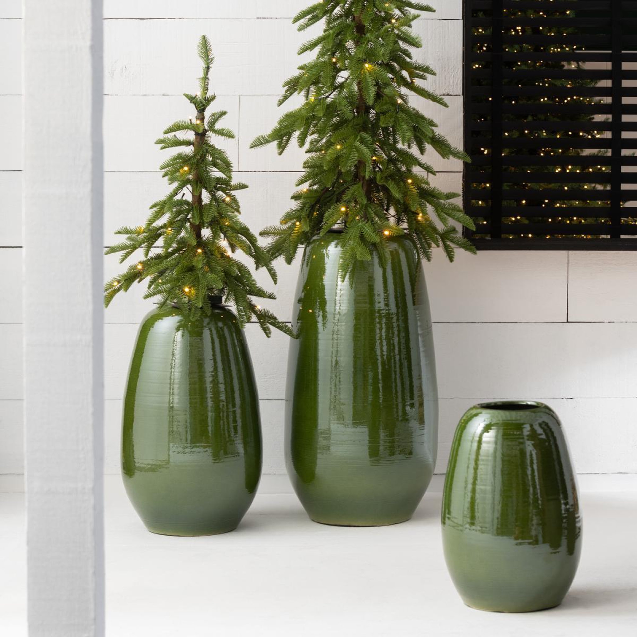 Voir la diapositive 3 : J-LINE Vase design en porcelaine  lola  30cm vert