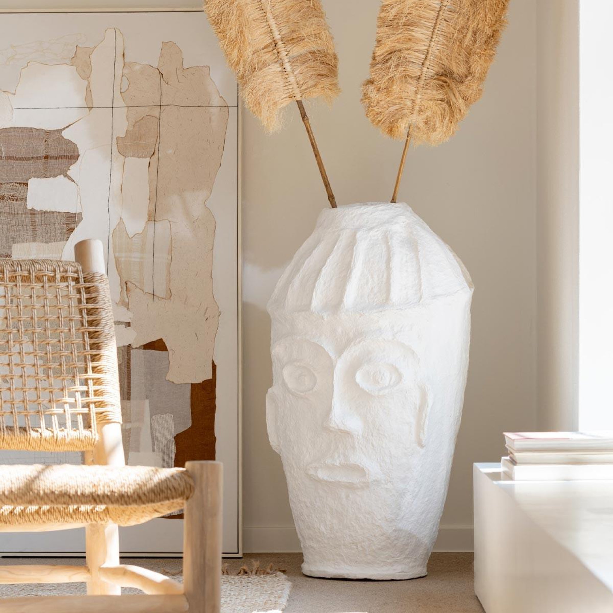 Voir la diapositive 2 : J-LINE Pot déco en papier mâché  face  95cm blanc