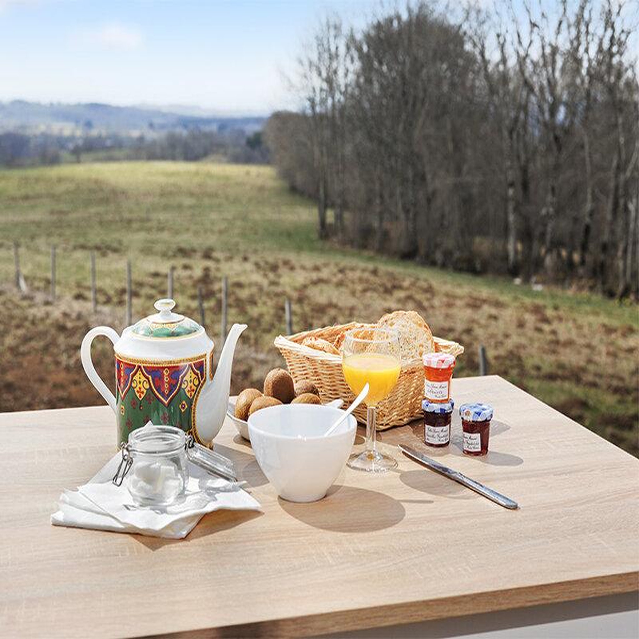 Voir la diapositive 3 : Smartbox Séjour en famille de 2 jours en mini maison en bois avec sauna près de Clermont Ferrand - Coffret Cadeau Séjour