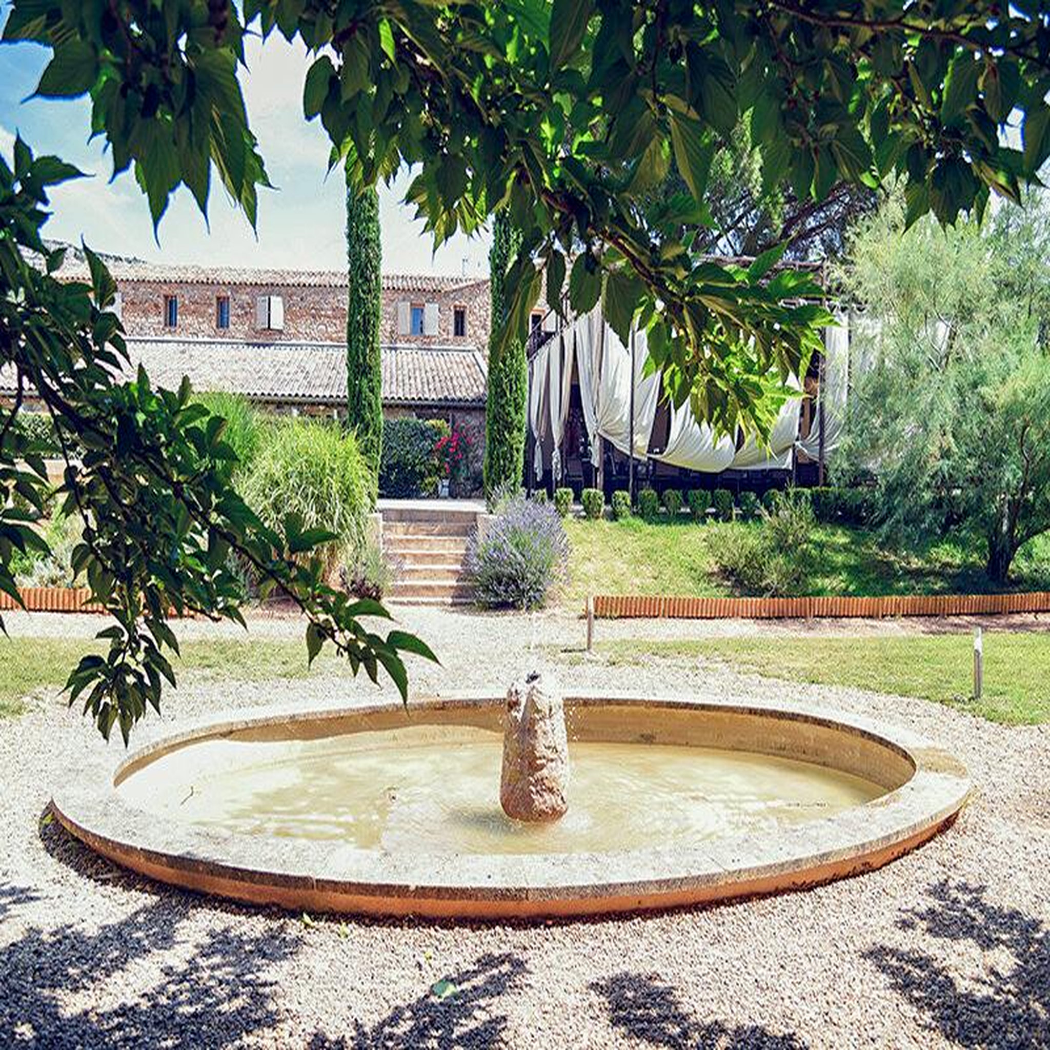 Voir la diapositive 4 : Smartbox Séjour de 2 jours avec dîner en hôtel 4* tout près d'aix-en-provence - coffret cadeau séjour