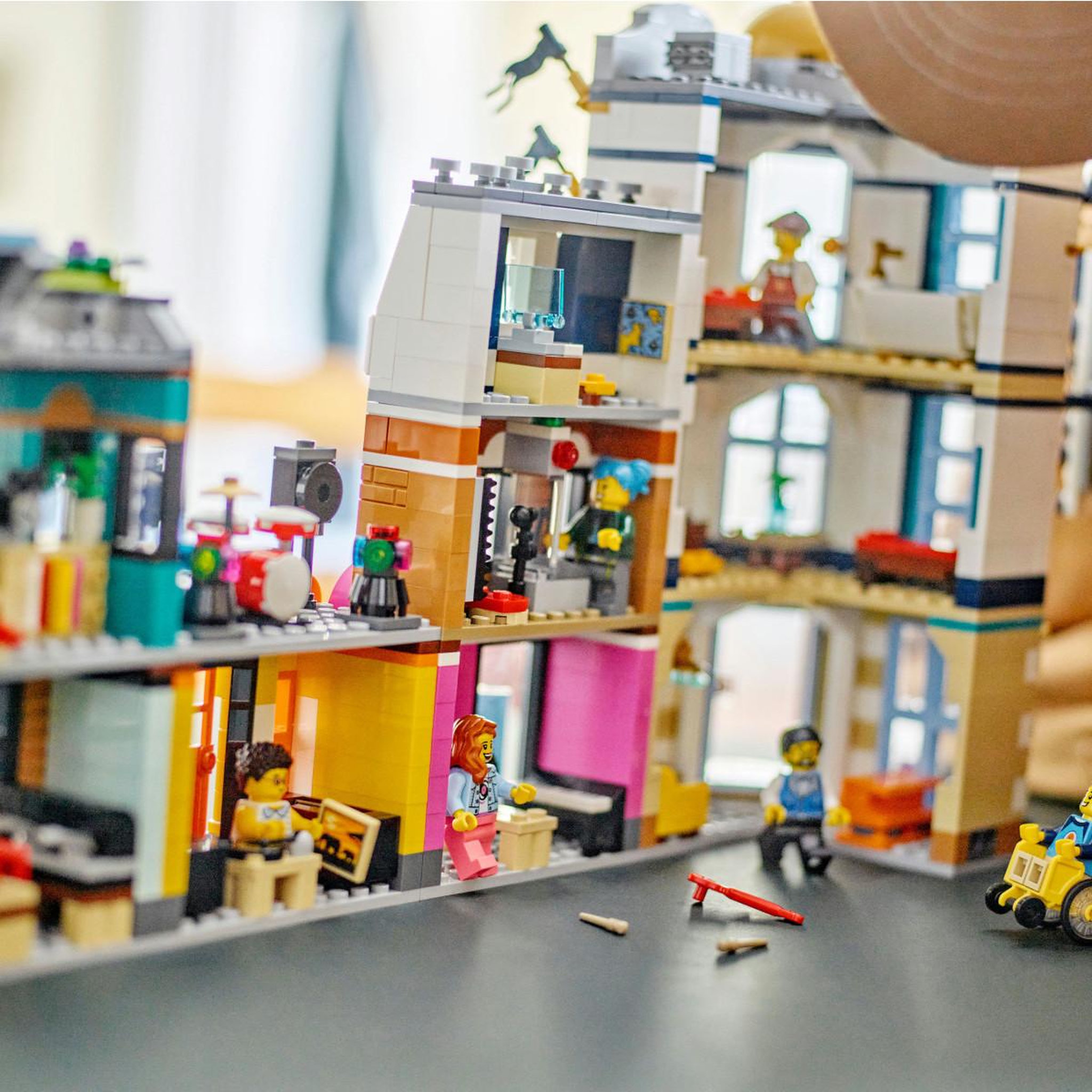 Voir la diapositive 3 : LEGO LEGO® Creator 31141 La grand rue