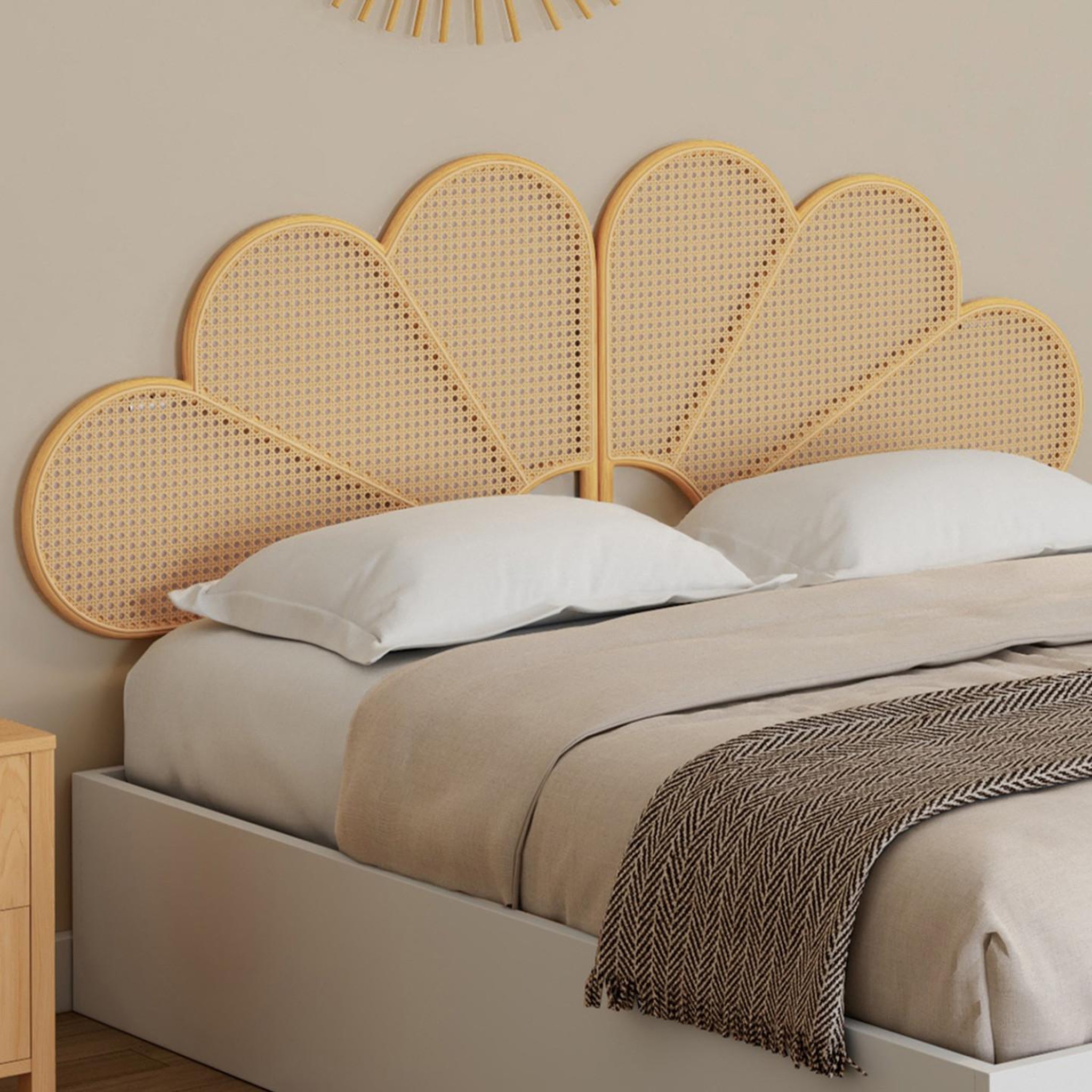 Voir la diapositive 2 : ID MARKET Tête de lit suspendue ivy 160 cm effet rotin et cannage en forme de fleur