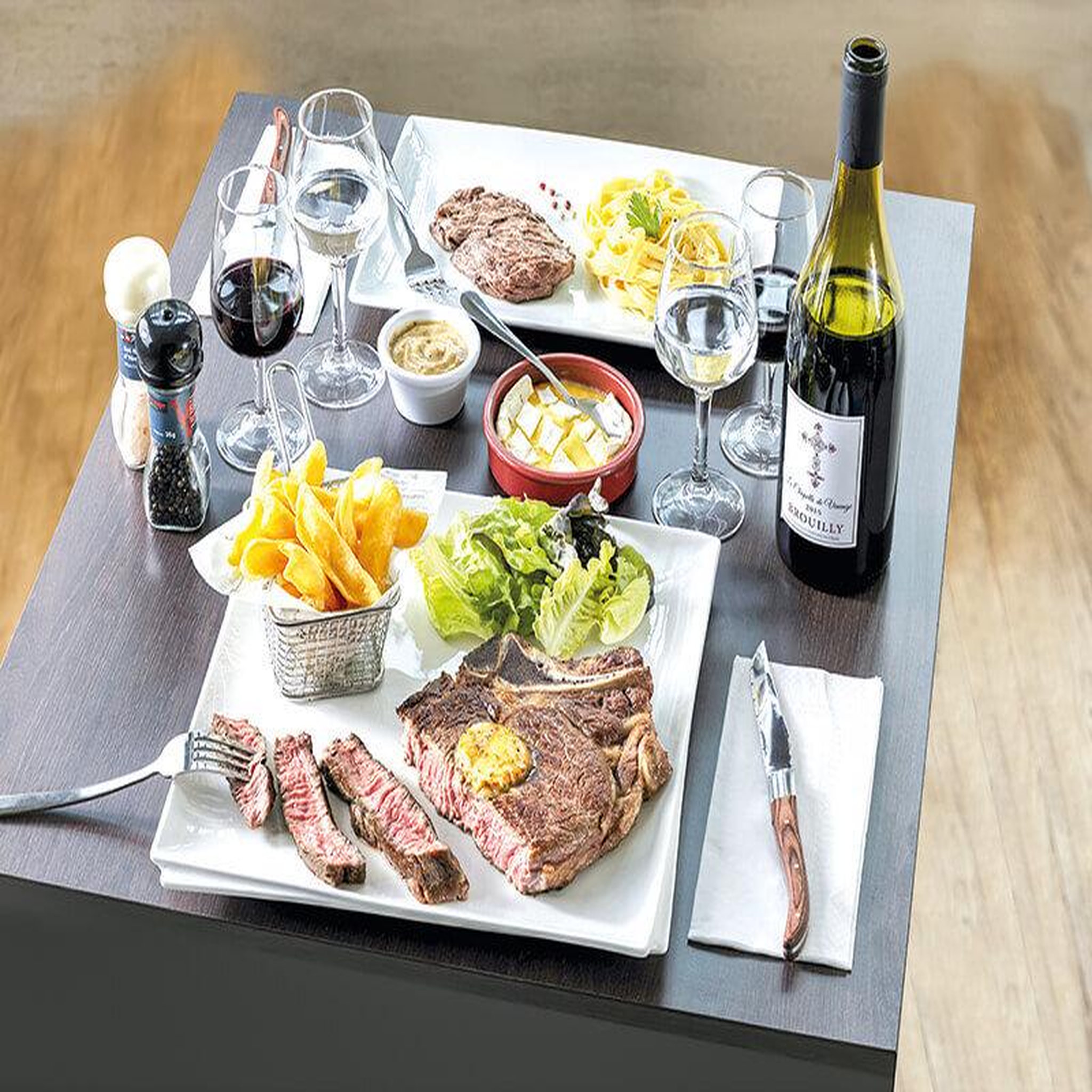 Voir la diapositive 3 : Smartbox Coffret cadeau de noël : 1 dîner avec boisson pour 2 - coffret cadeau gastronomie