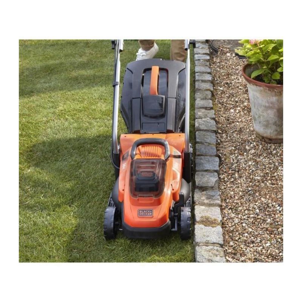 Black et Decker BLACK + DECKER Tondeuse 33cm sans fil LITHIUM 36V - 2,5Ah - 1 batterie -1 chargeur - 1 obturateur Mulching - BCMW3336L1-QW