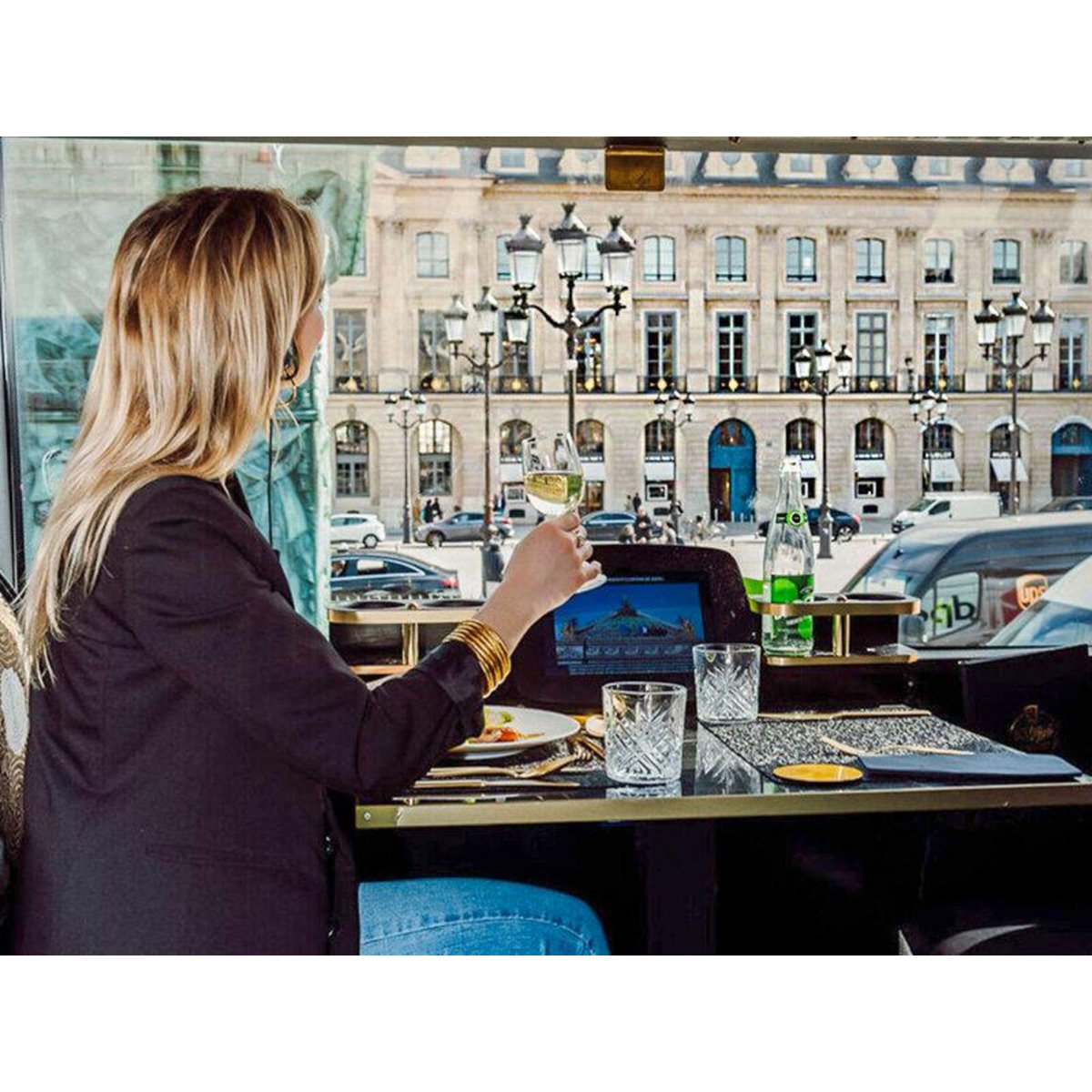 Smartbox Déjeuner insolite 4 plats avec visite de Paris dans le bus à impériale Le Saint-Germain 1920 - Coffret Cadeau Gastronomie