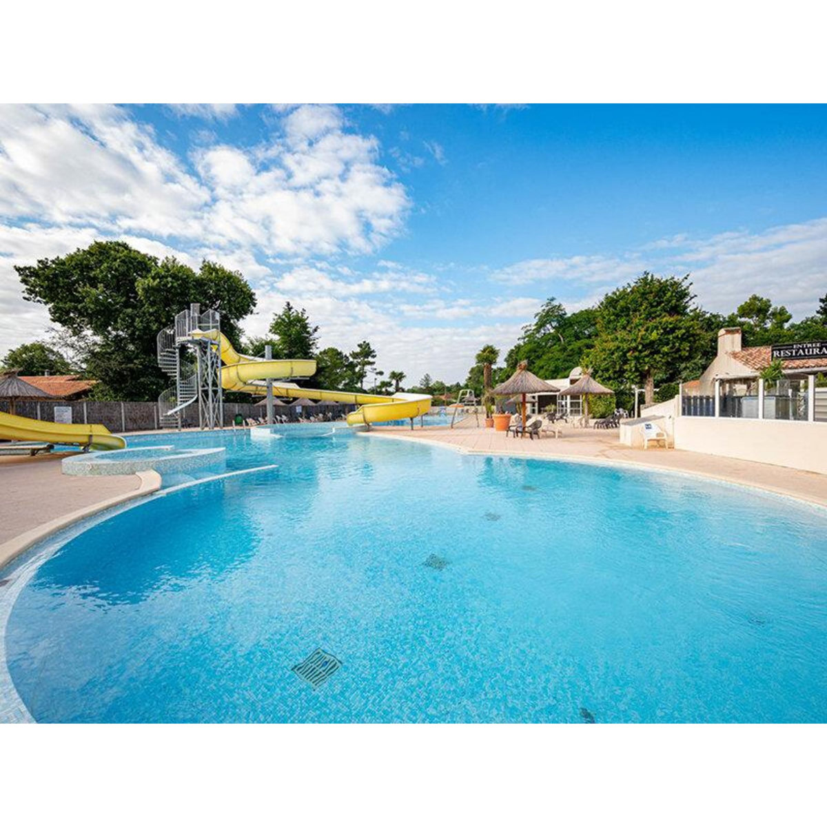 Smartbox 2 jours insolites en famille en coco sweet dans un camping 4* près des Sables-d'Olonne avec minigolf - Coffret Cadeau Séjour