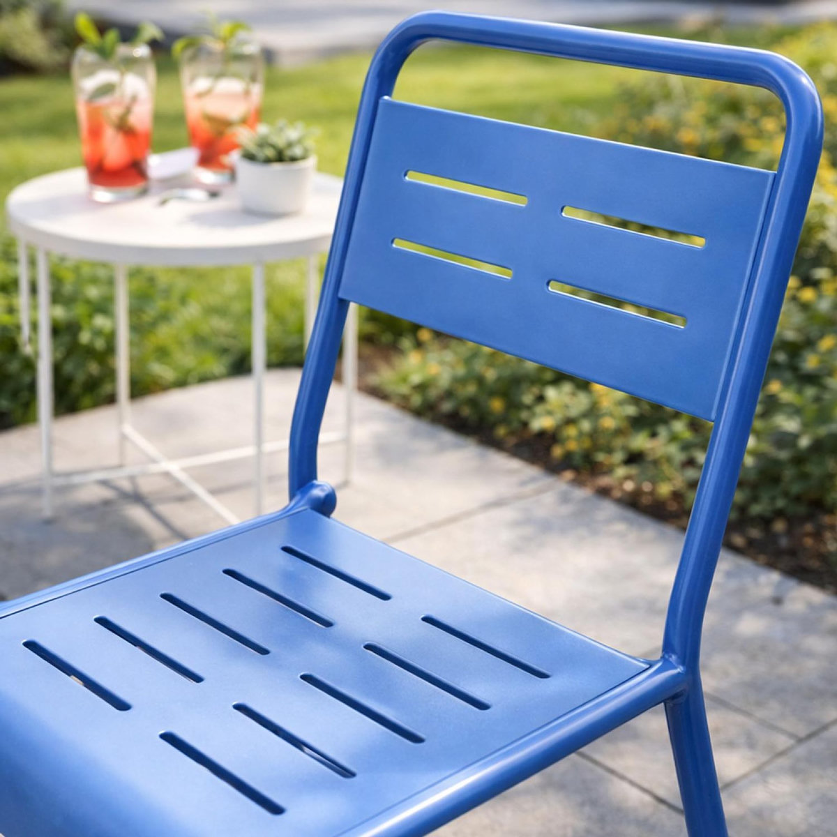 CONCEPT USINE Ensemble de 2 chaises de jardin empilables bleues BERGAME