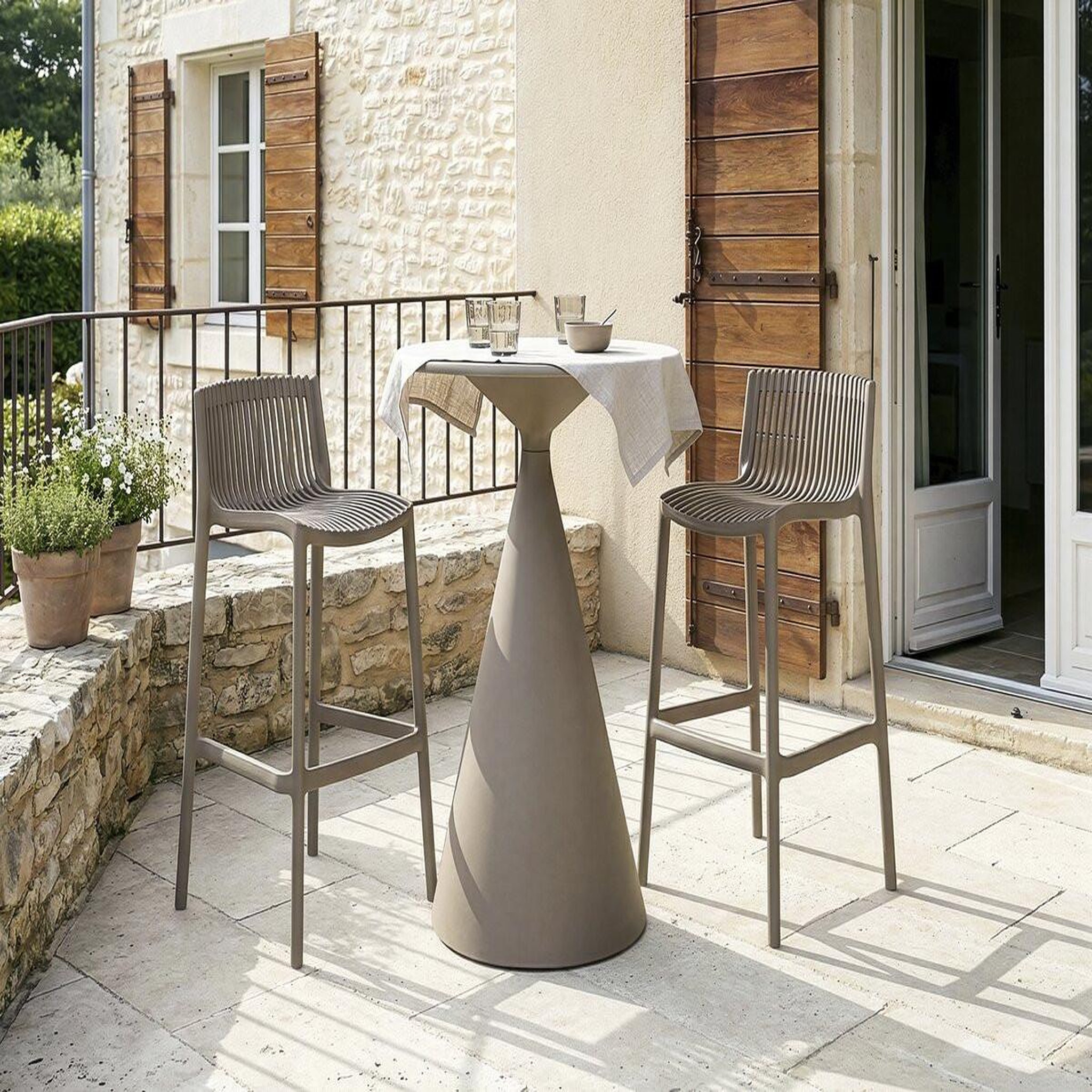 Voir la diapositive 2 : Habitat et Jardin Lot de 2 chaises hautes empilables en plastique  néora  - taupe