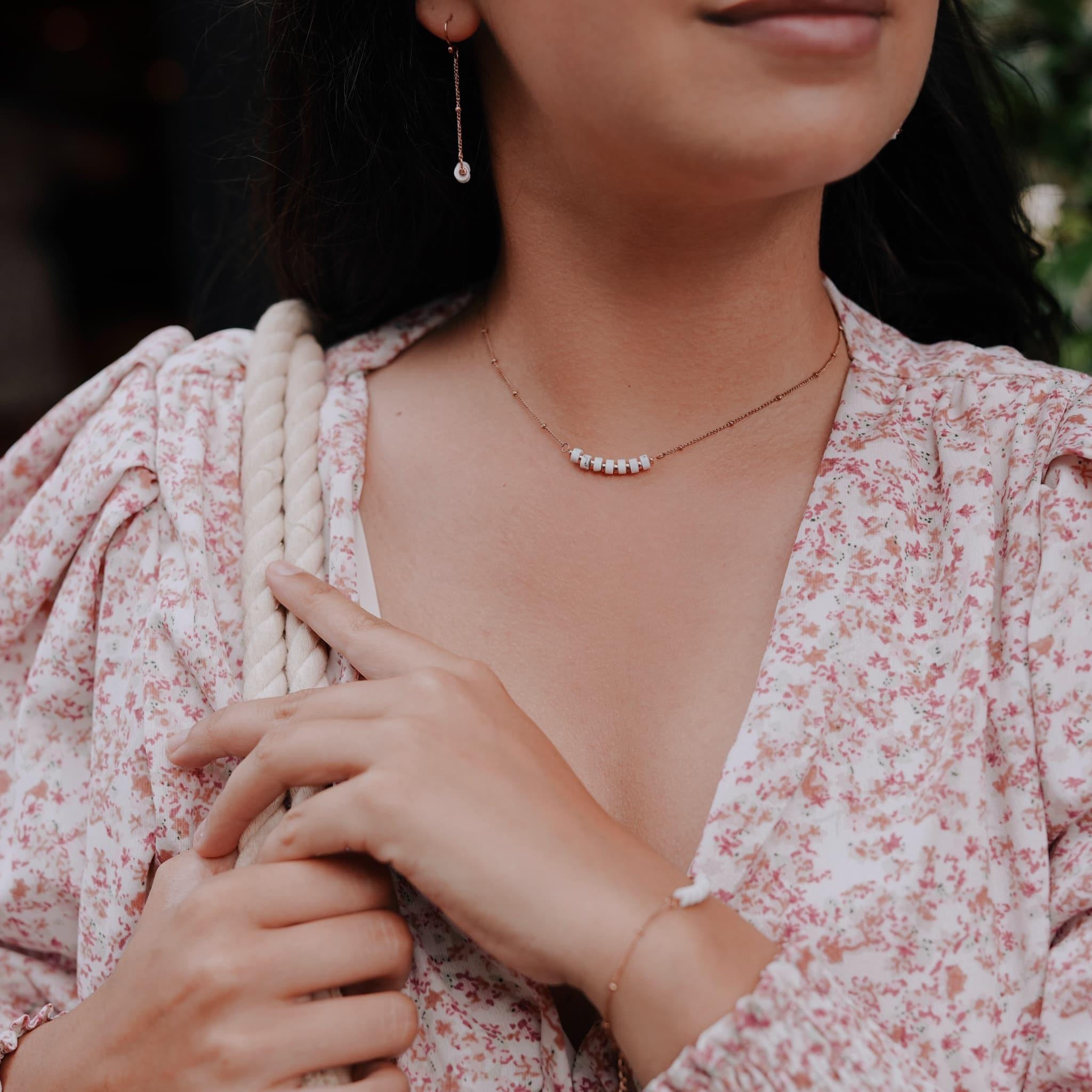 Voir la diapositive 3 : SLOYA Collier Piana en pierres Howlite