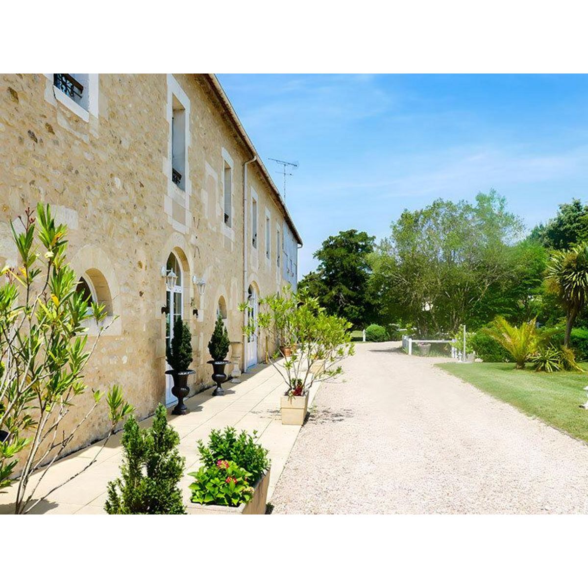 Smartbox 2 jours en suite en longère d'un château avec dîner, massage et hammam près de Bordeaux - Coffret Cadeau Séjour