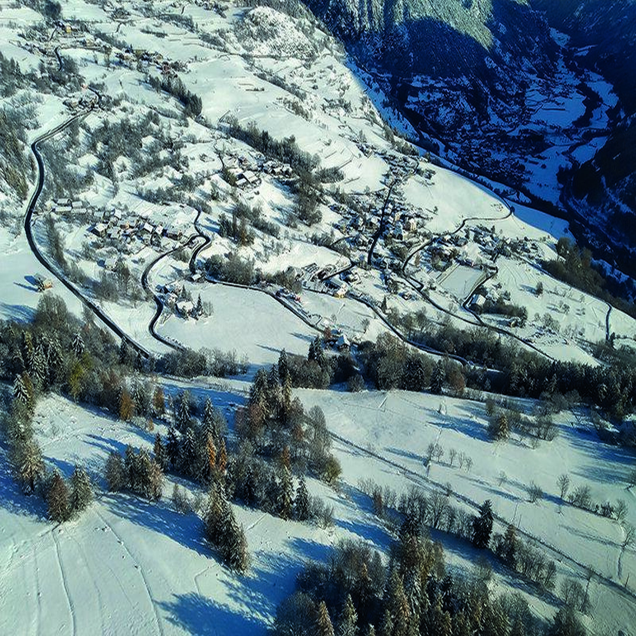 Voir la diapositive 3 : Smartbox Vol en hélicoptère de 15 min pour 2 personnes au-dessus du Mont-Blanc - Coffret Cadeau Sport & Aventure