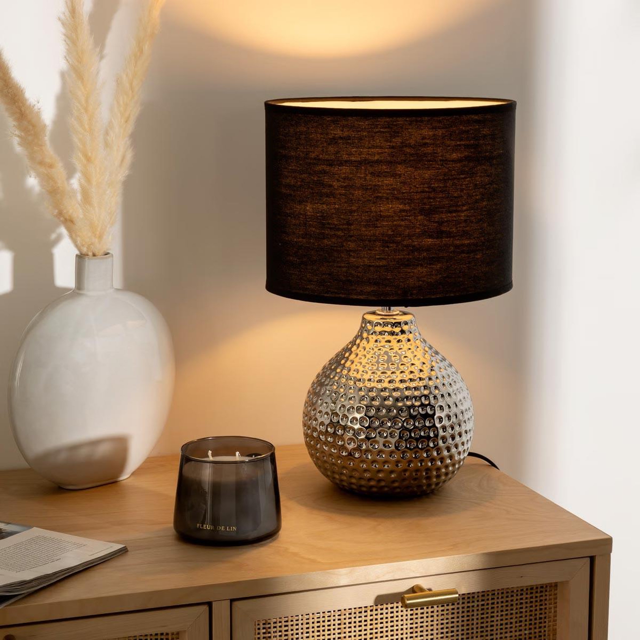 Voir la diapositive 3 : ATMOSPHERA Lampe à poser design martelé Angie - H. 38 cm - Argent