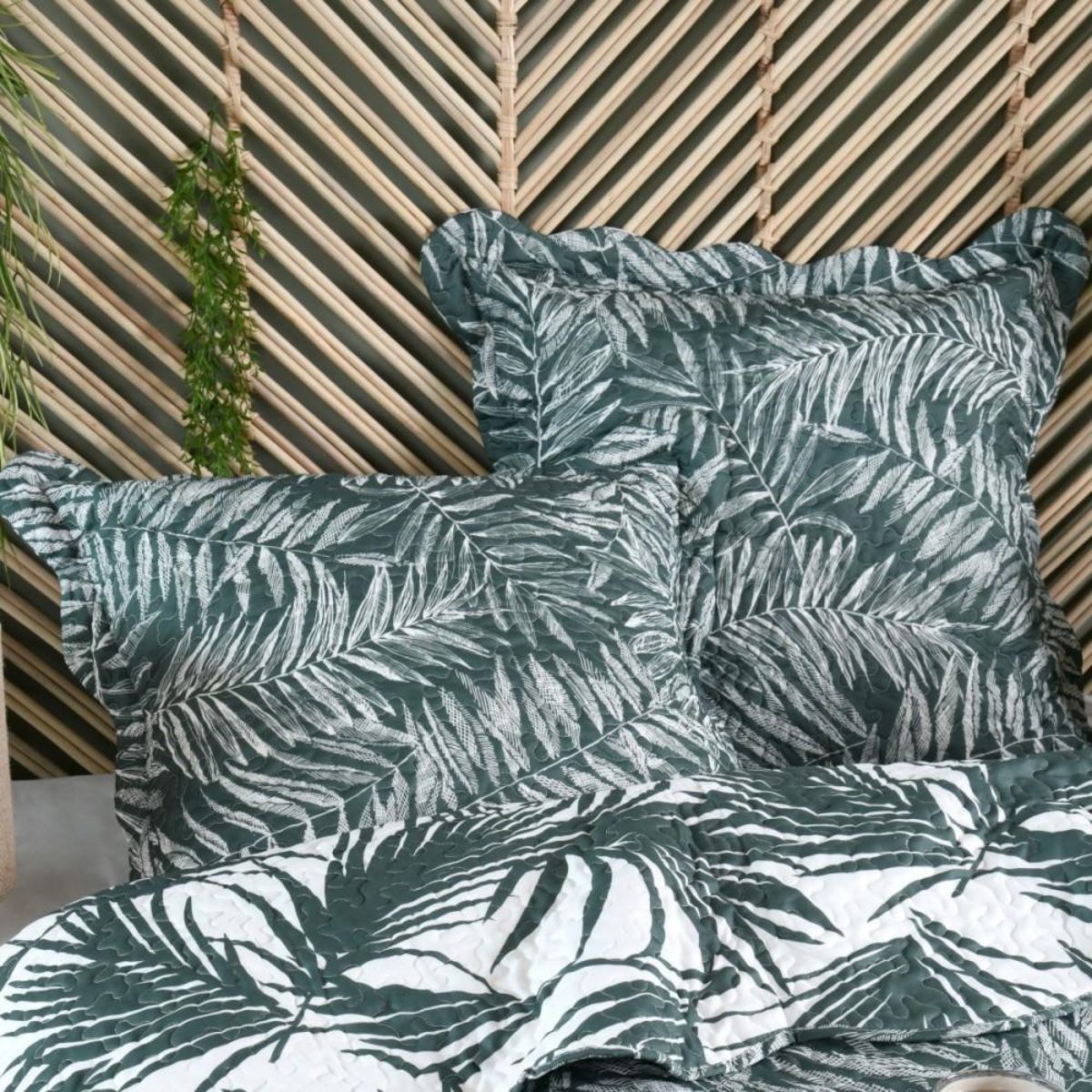 Lovely Casa Couvre lit boutis réversible 240x220 avec 2 taies MANISSA