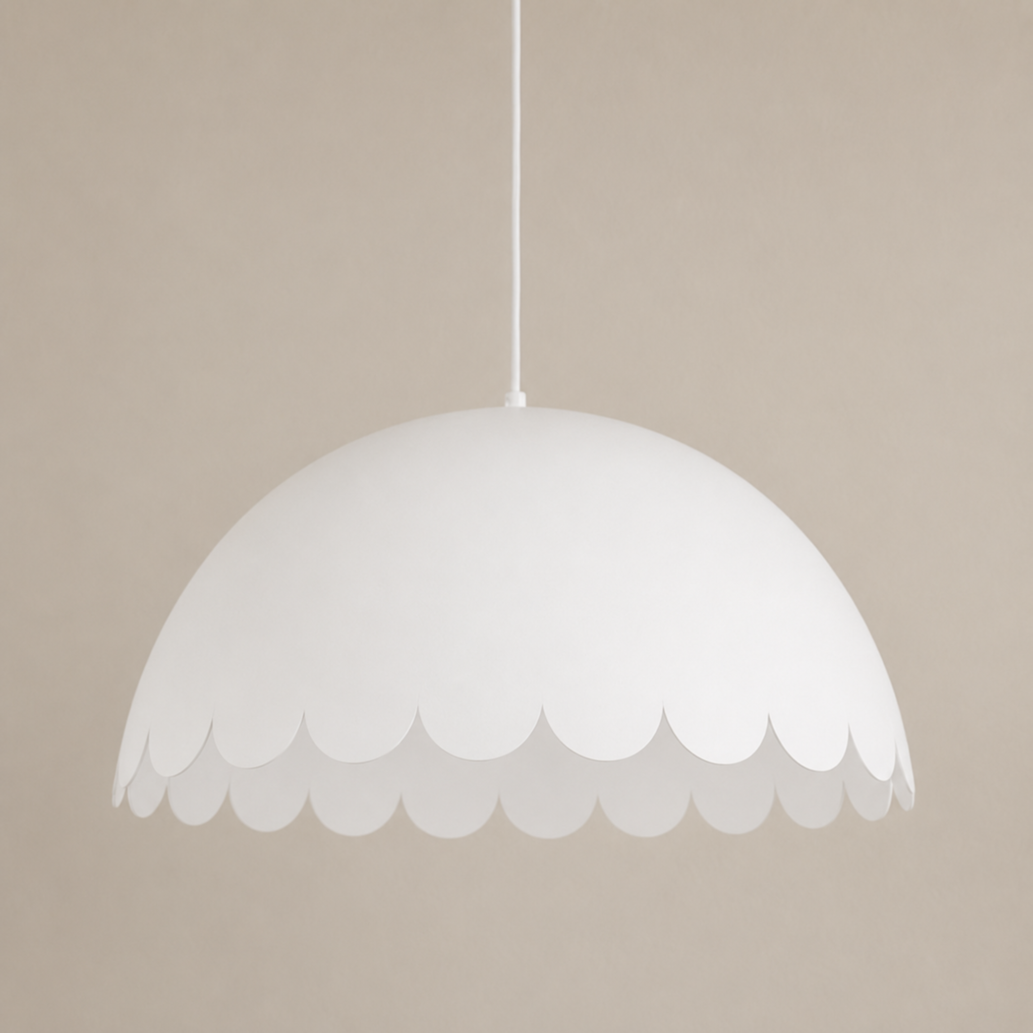 Voir la diapositive 2 : MAISON PAVANE Suspension en métal blanc D50 cm-Flow