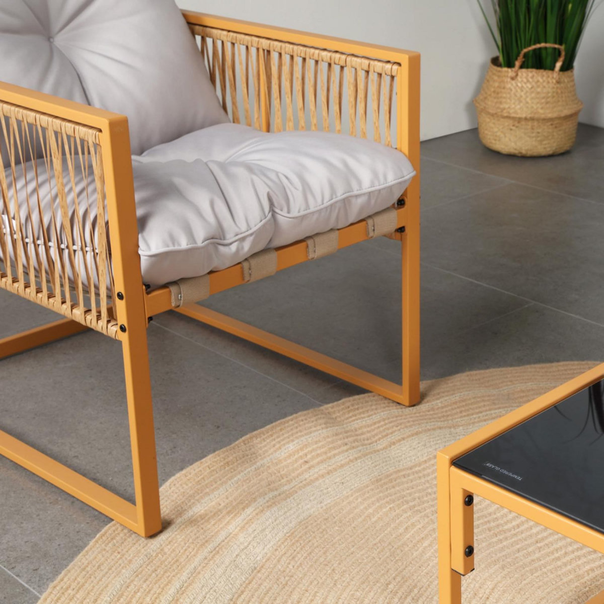 CONCEPT USINE Salon de jardin 4 places effet rotin coussins gris clair TURINI