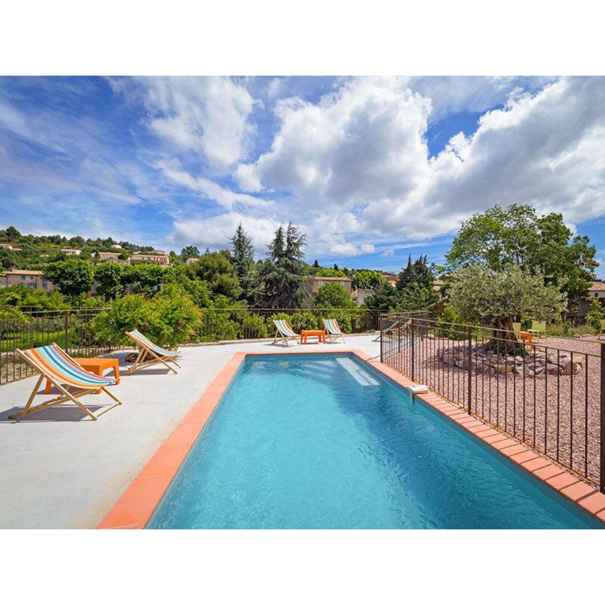 Smartbox 3 jours au soleil en famille dans un hôtel avec piscine près de Carcassonne - Coffret Cadeau Séjour