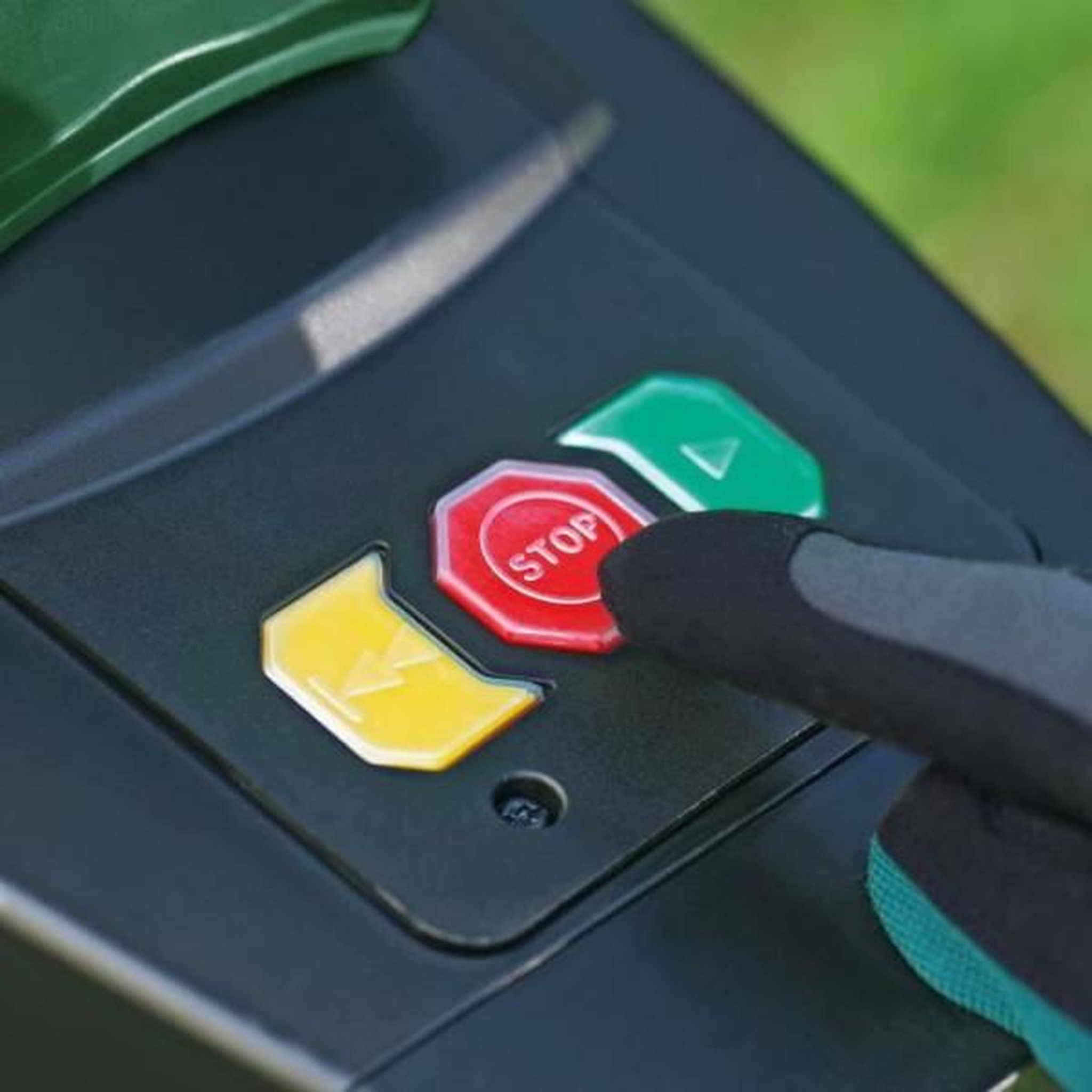 Voir la diapositive 4 : BOSCH Broyeur de végétaux Bosch AXT 25D - branches jusqu'a 40 mm - électrique