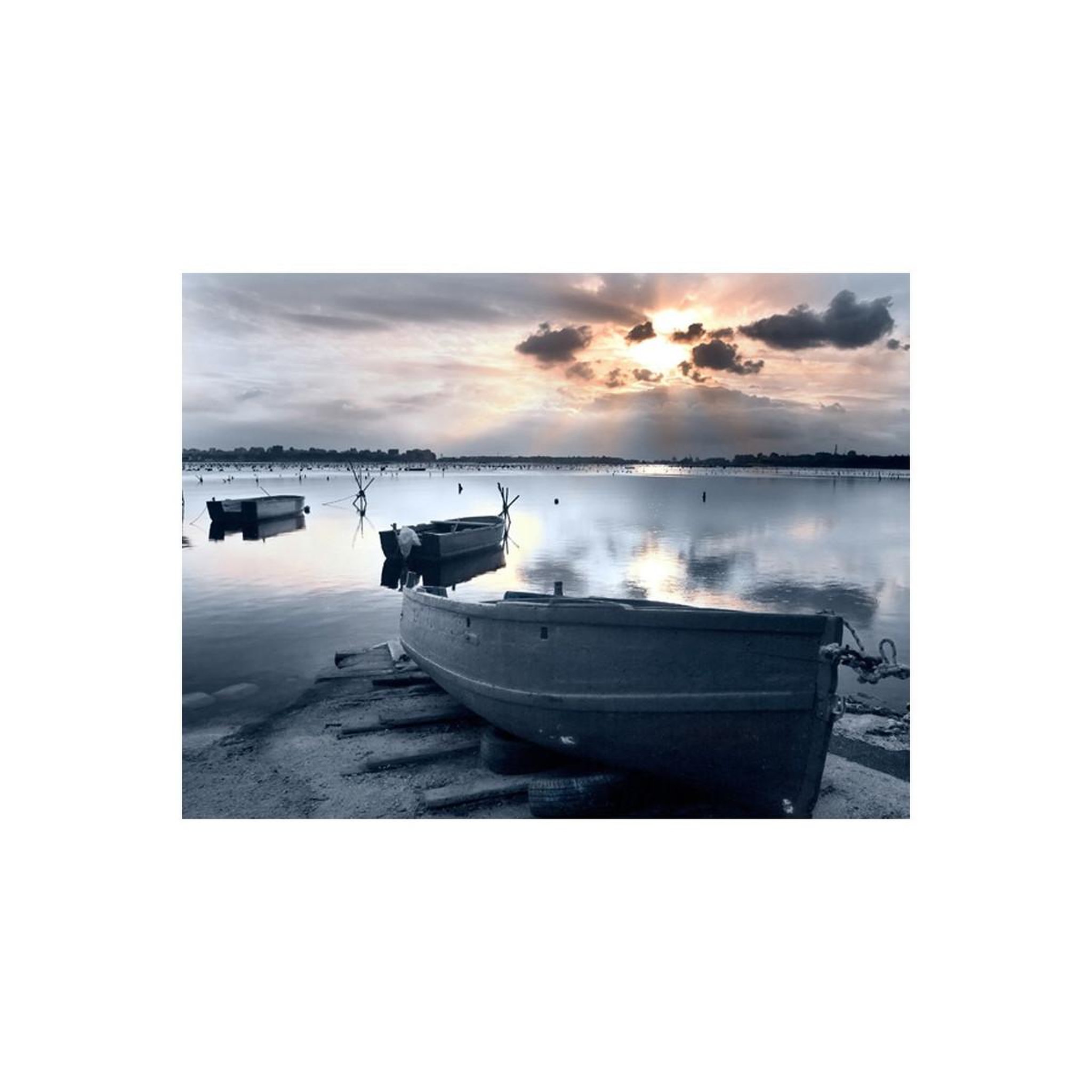 Voir la diapositive 2 : Paris Prix Papier peint  little port boats