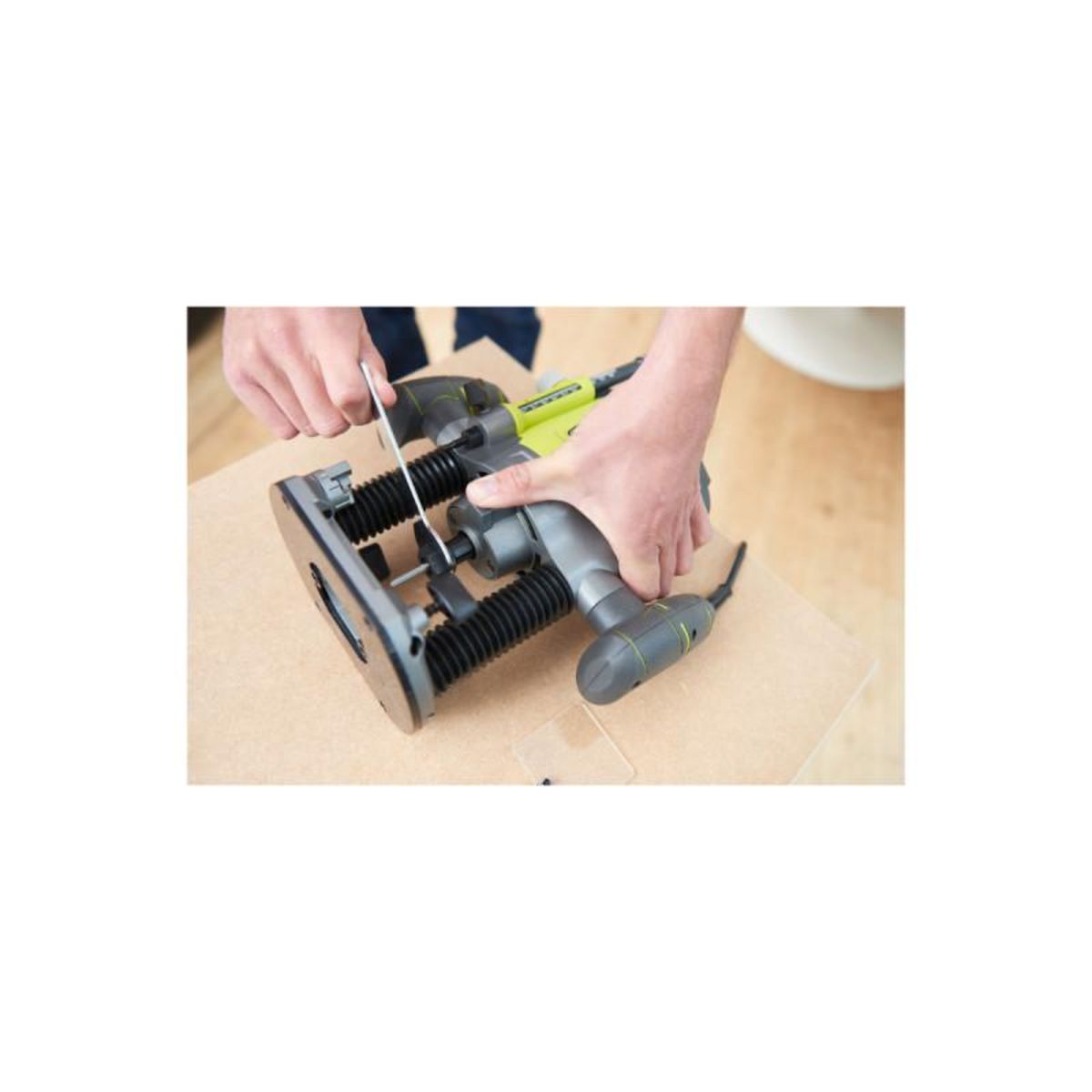 Ryobi Défonceuse électrique RYOBI - 1600W - 254mm - RRT1600-K