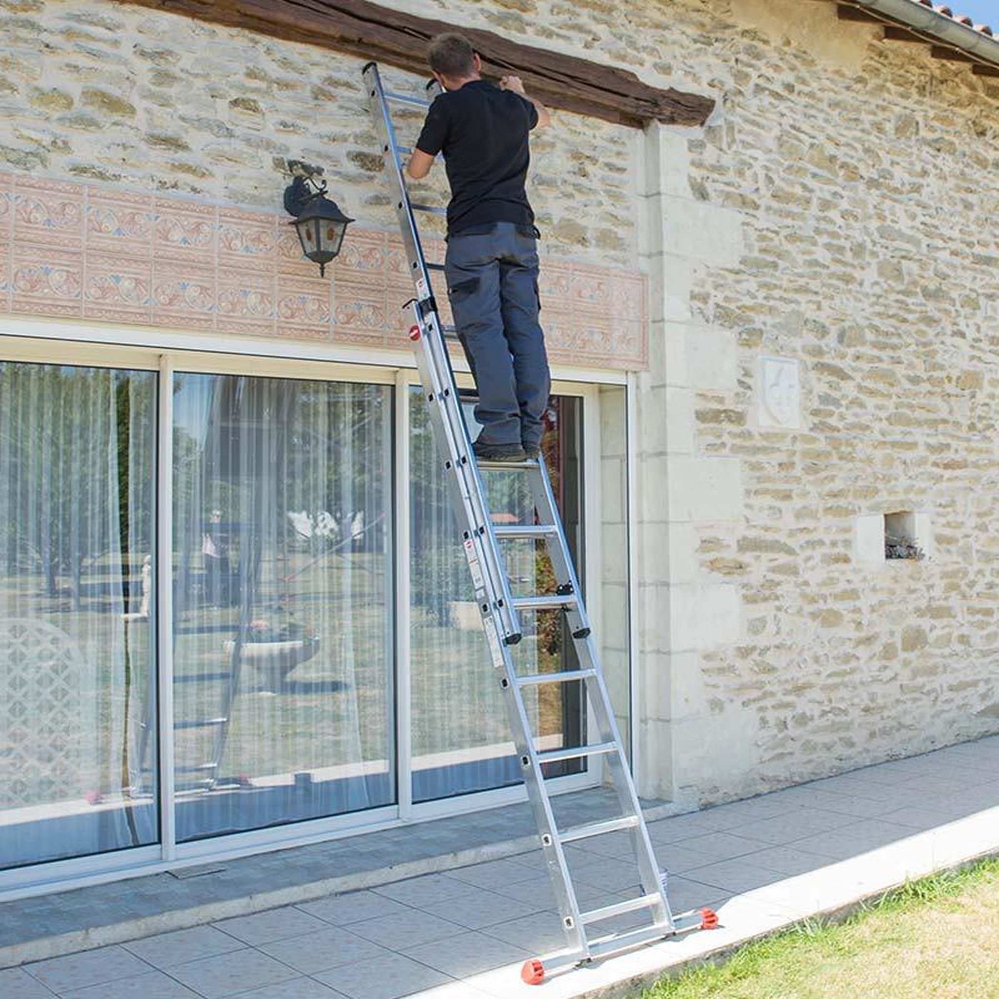 Voir la diapositive 2 : HAILO Echelle coulissante à main 2 plans 2x9 échelons 4,2m/5,15m en aluminium hailo profistep duo