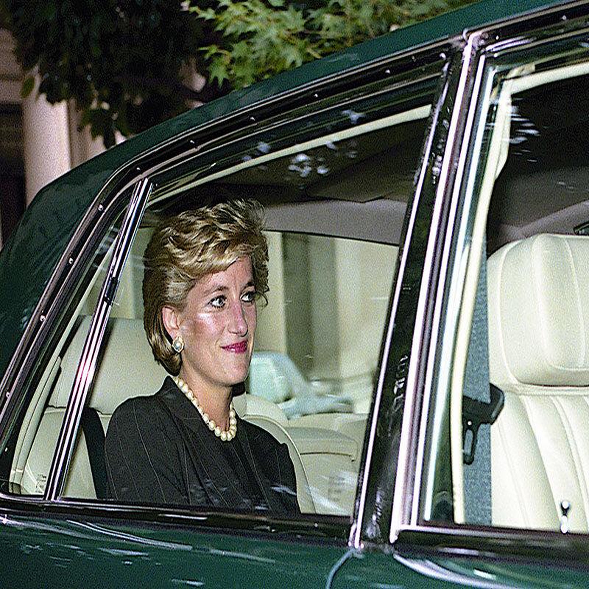 Voir la diapositive 3 : Smartbox Sur les traces de la princesse Diana à Londres lors d'1 visite guidée - Coffret Cadeau Sport & Aventure