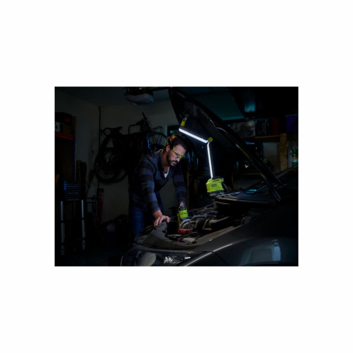 Ryobi Lampe LED modulable RYOBI 18V One+ 850 lumens - sans batterie ni chargeur R18ALF-0