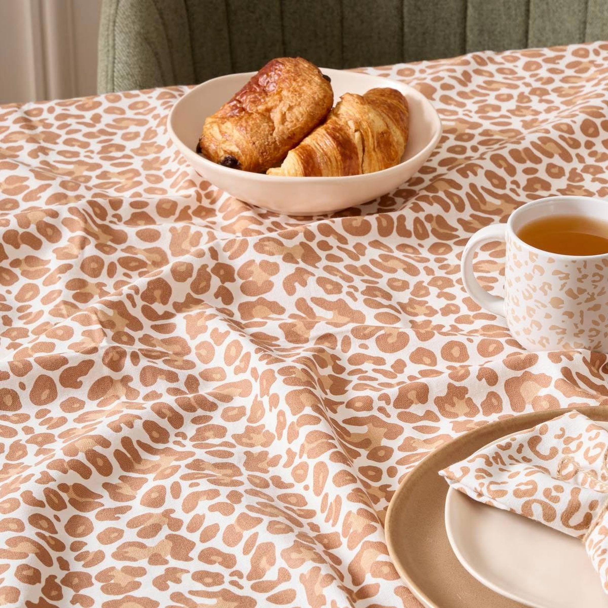 Voir la diapositive 4 : ATMOSPHERA Nappe en coton  leopardi  150x250cm beige