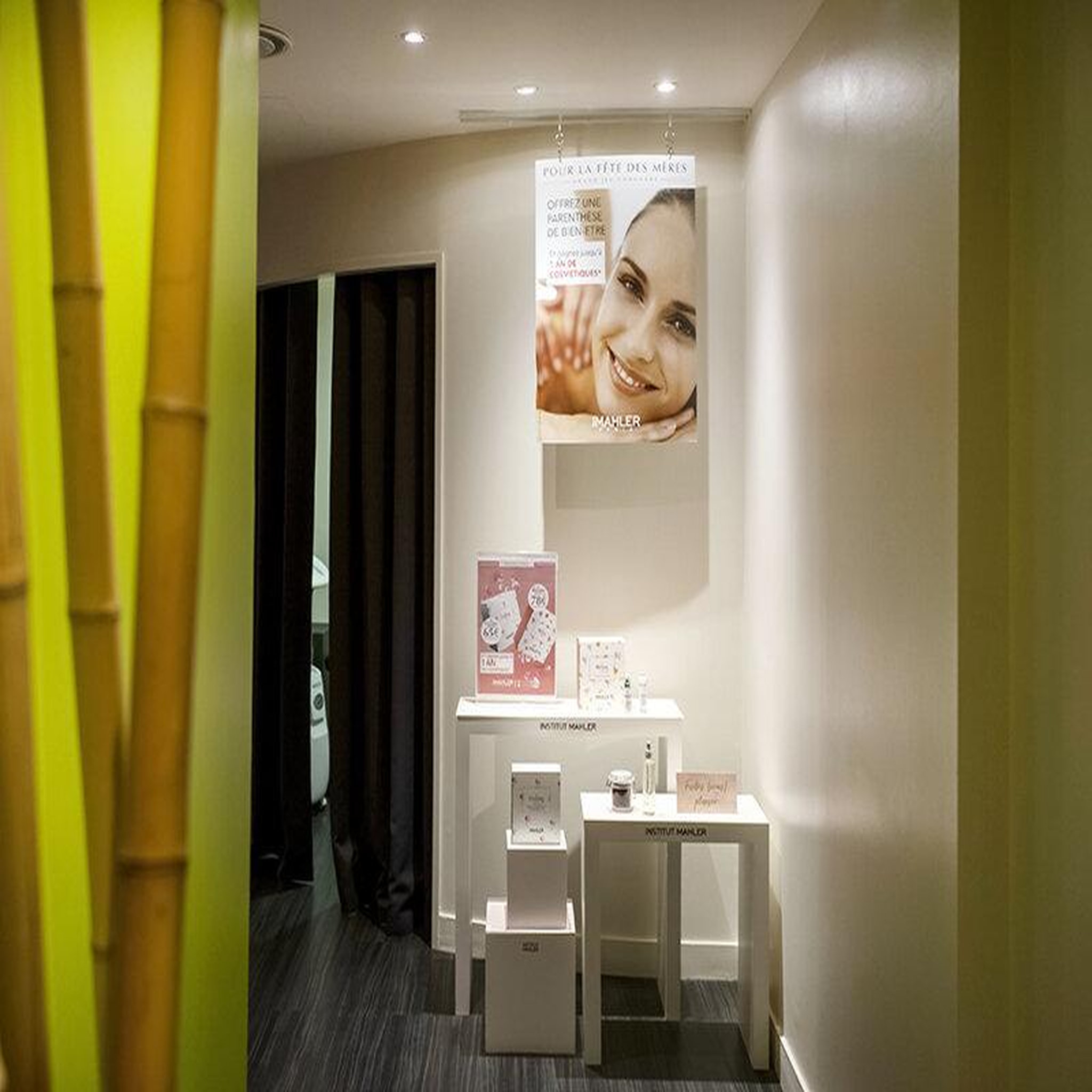 Voir la diapositive 3 : Smartbox Soin du visage d'1h15 avec examen de peau en institut à Bordeaux - Coffret Cadeau Bien-être
