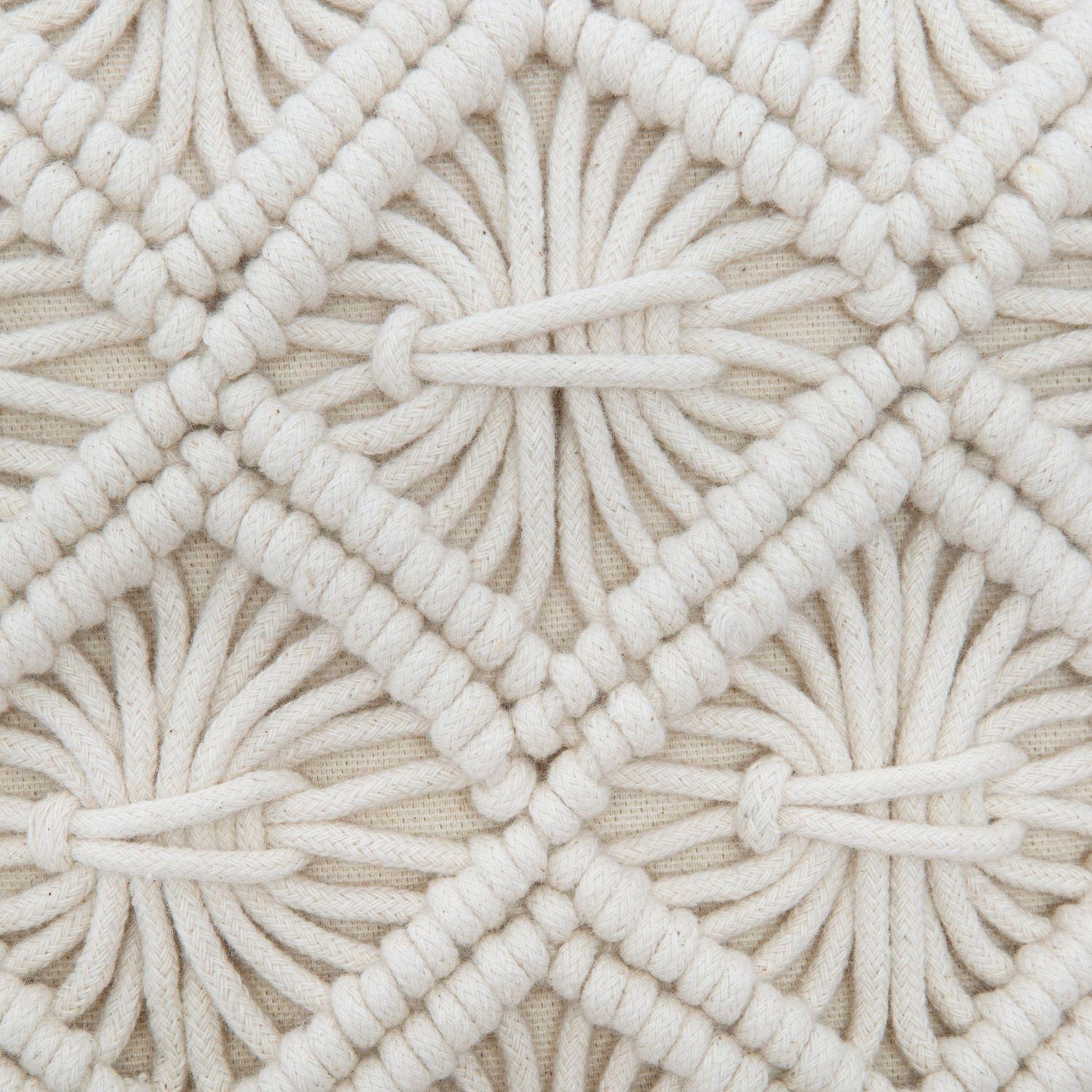 Voir la diapositive 2 : ATMOSPHERA Coussin design ethnique macramé eté indien - l. 40 x l. 40 cm - beige