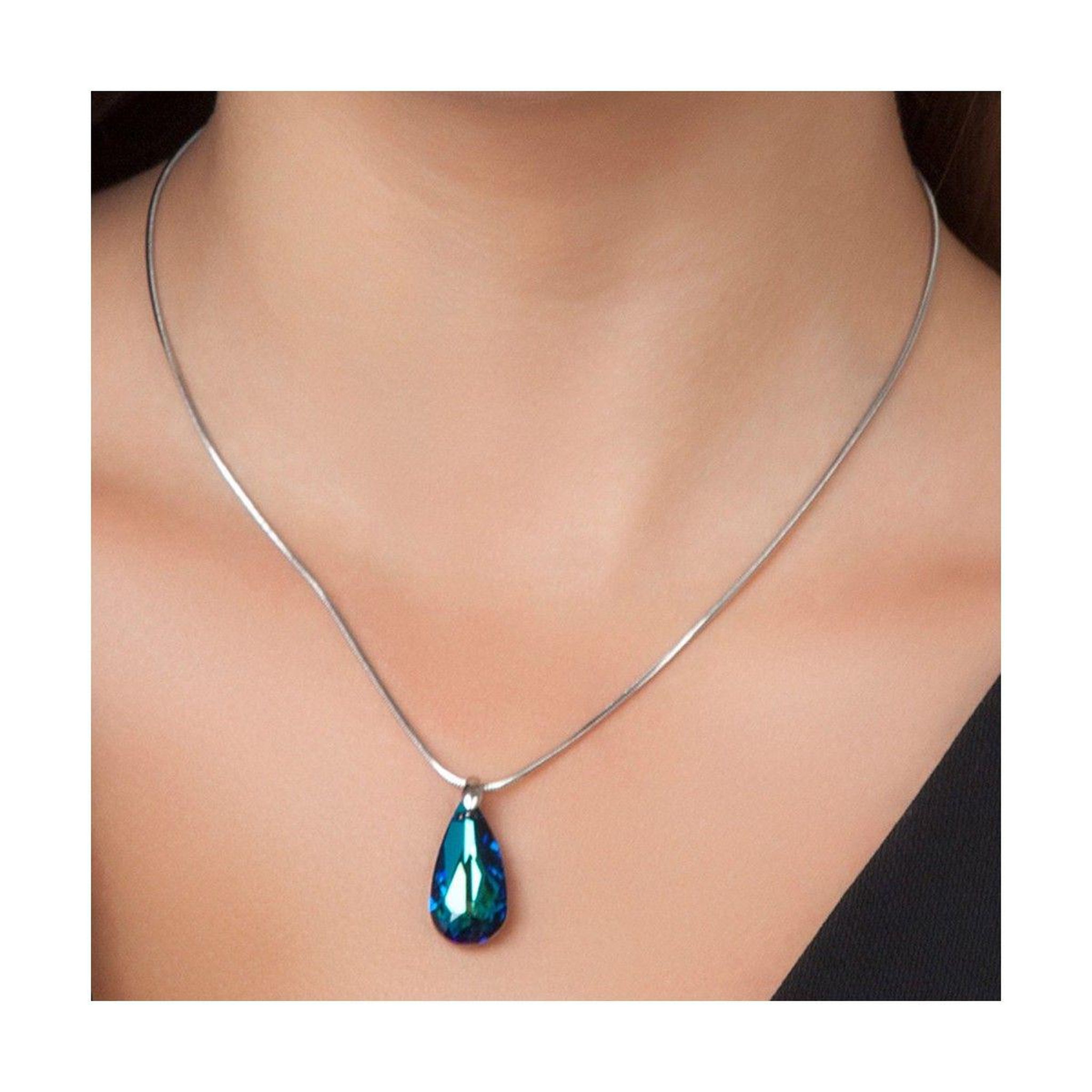 Voir la diapositive 2 : SC CRYSTAL Collier orné d'un Cristal Scintillant par SC Crystal