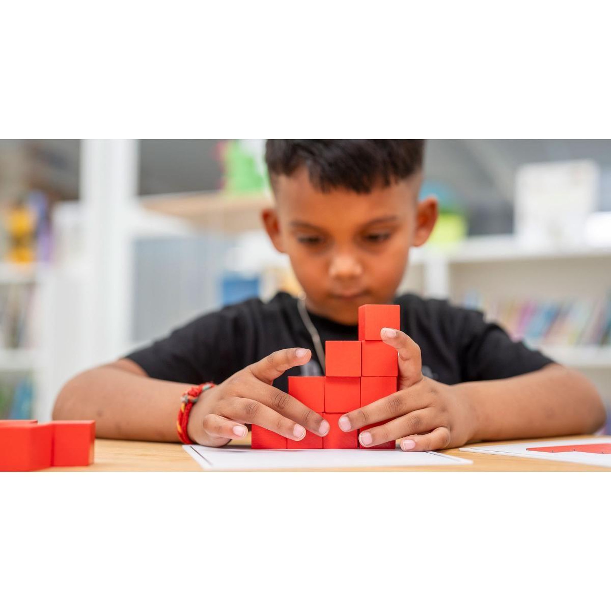 Voir la diapositive 4 : EDUCO Construire dans l'espace