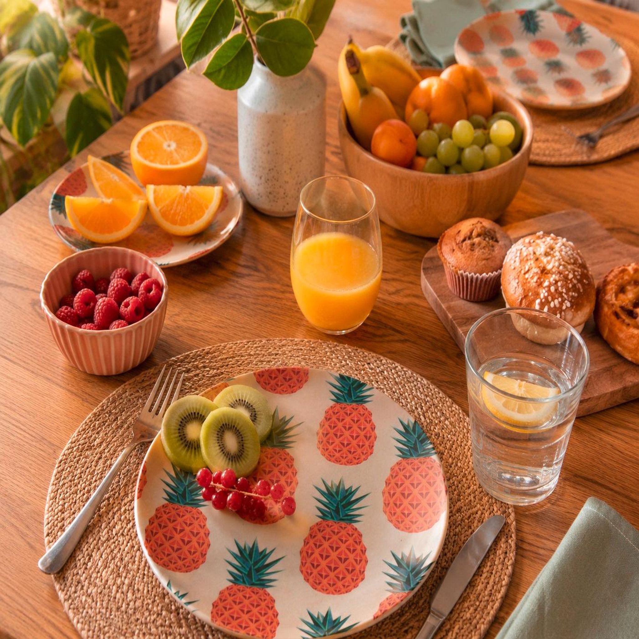 Voir la diapositive 2 : Eden Assiette décorée motif ananas – 20 cm