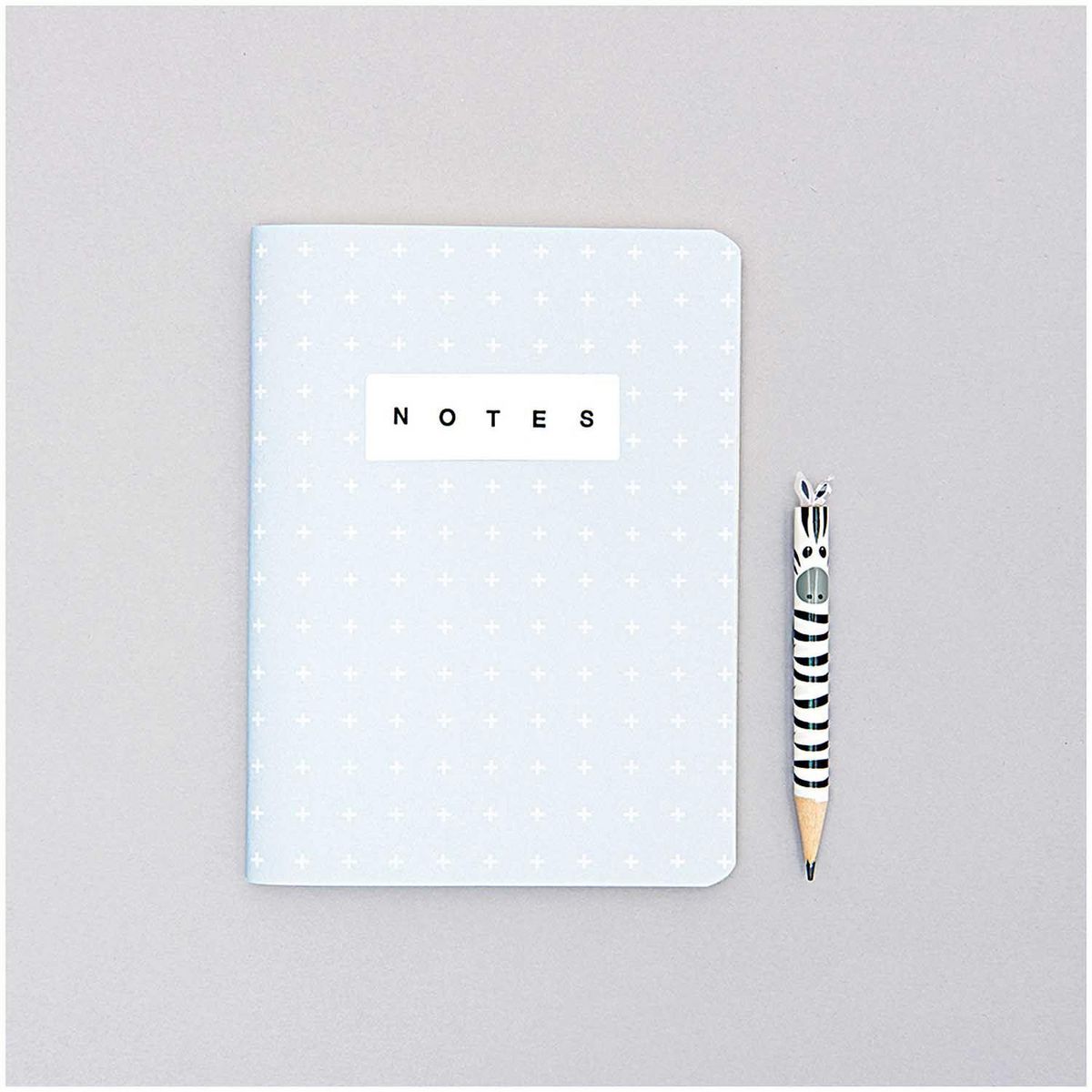 RICO DESIGN Tampons bois en lettres et chiffres - caractères simples