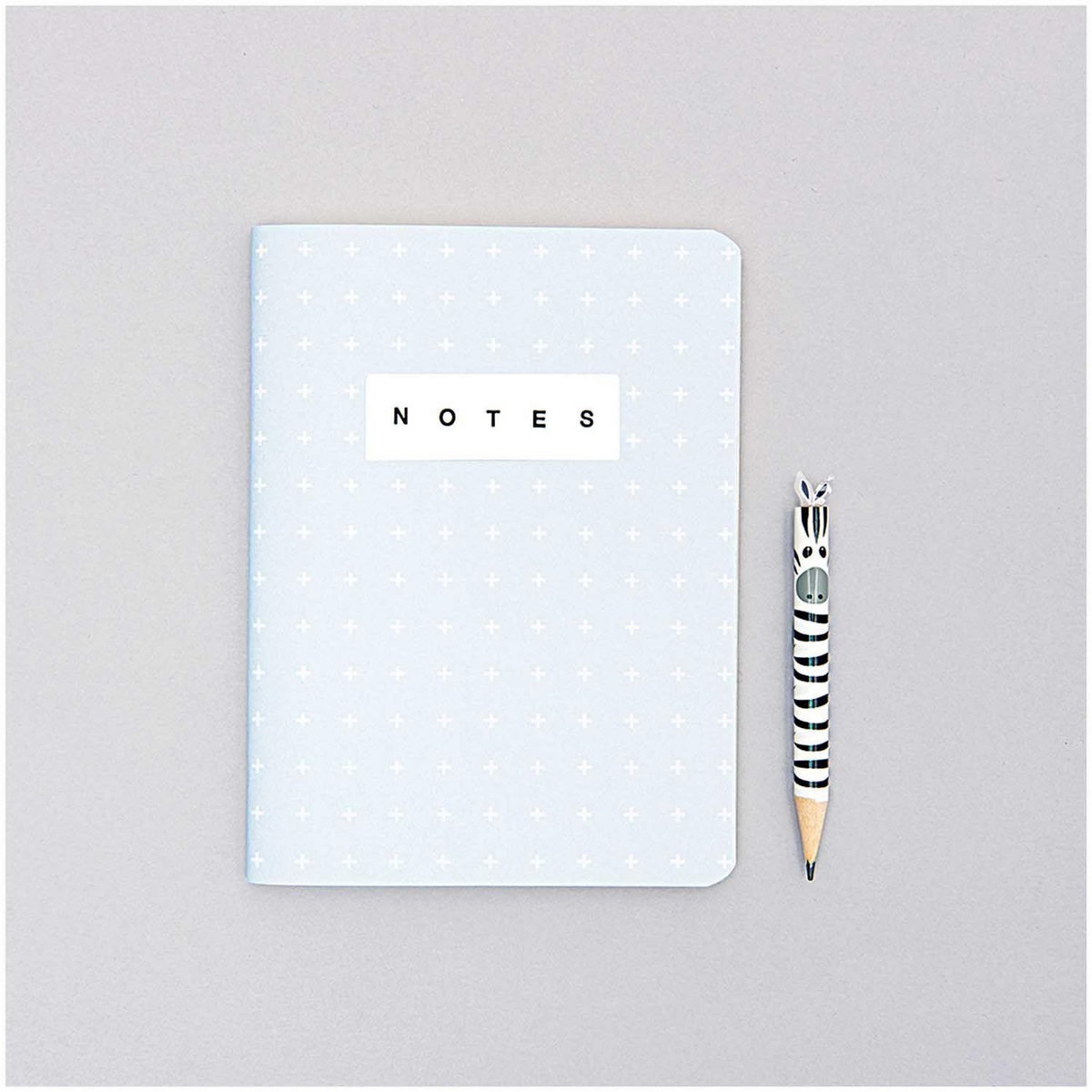 RICO DESIGN Tampons bois en lettres et chiffres - caractères simples