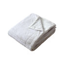 TOILINUX Plaid AZURA imitiation fourrure et flanelle. Coloris disponibles : Blanc, Gris