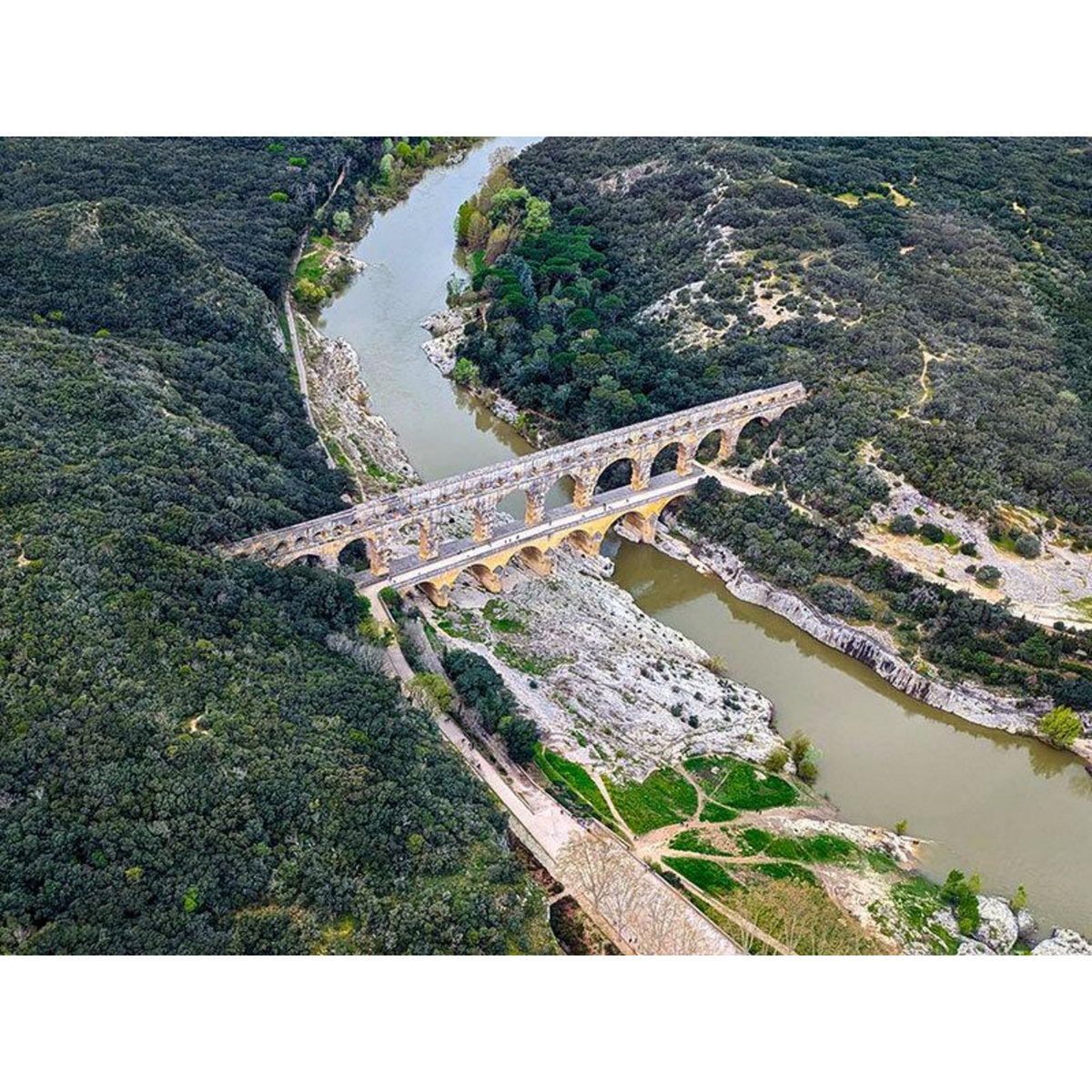 Smartbox Vol en hélicoptère de 20 min au-dessus de Nîmes et du pont du Gard - Coffret Cadeau Sport & Aventure