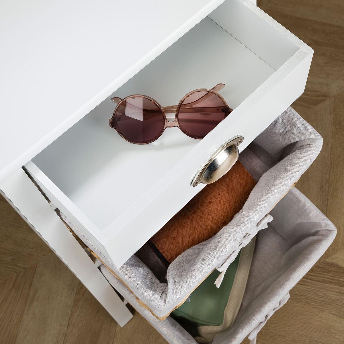 IDIMEX Table de chevet RAVEO avec 1 tiroir et 2 paniers, en bois lasuré