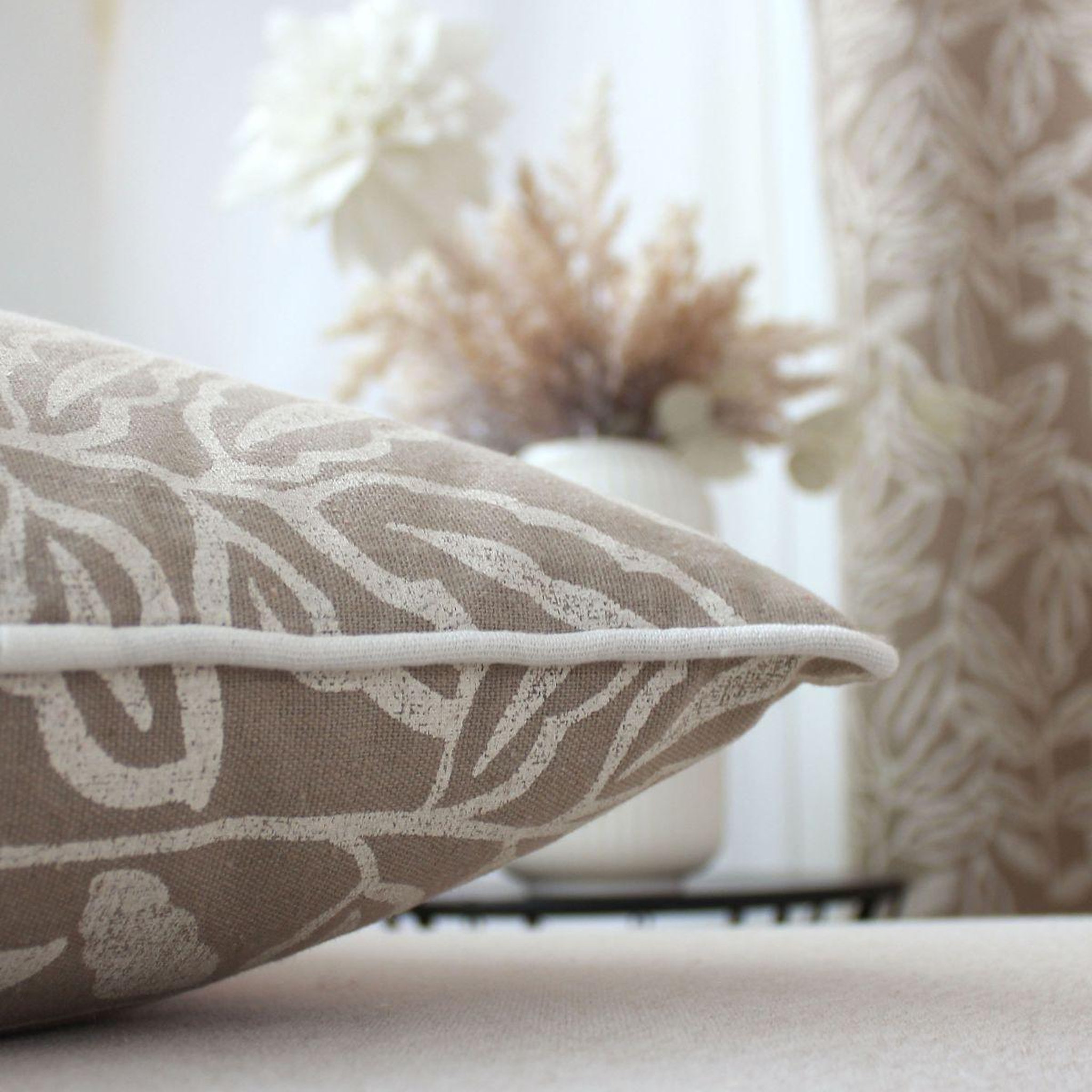 Voir la diapositive 2 : ENJOY HOME Coussin déco à motifs  lodge  40x40cm naturel