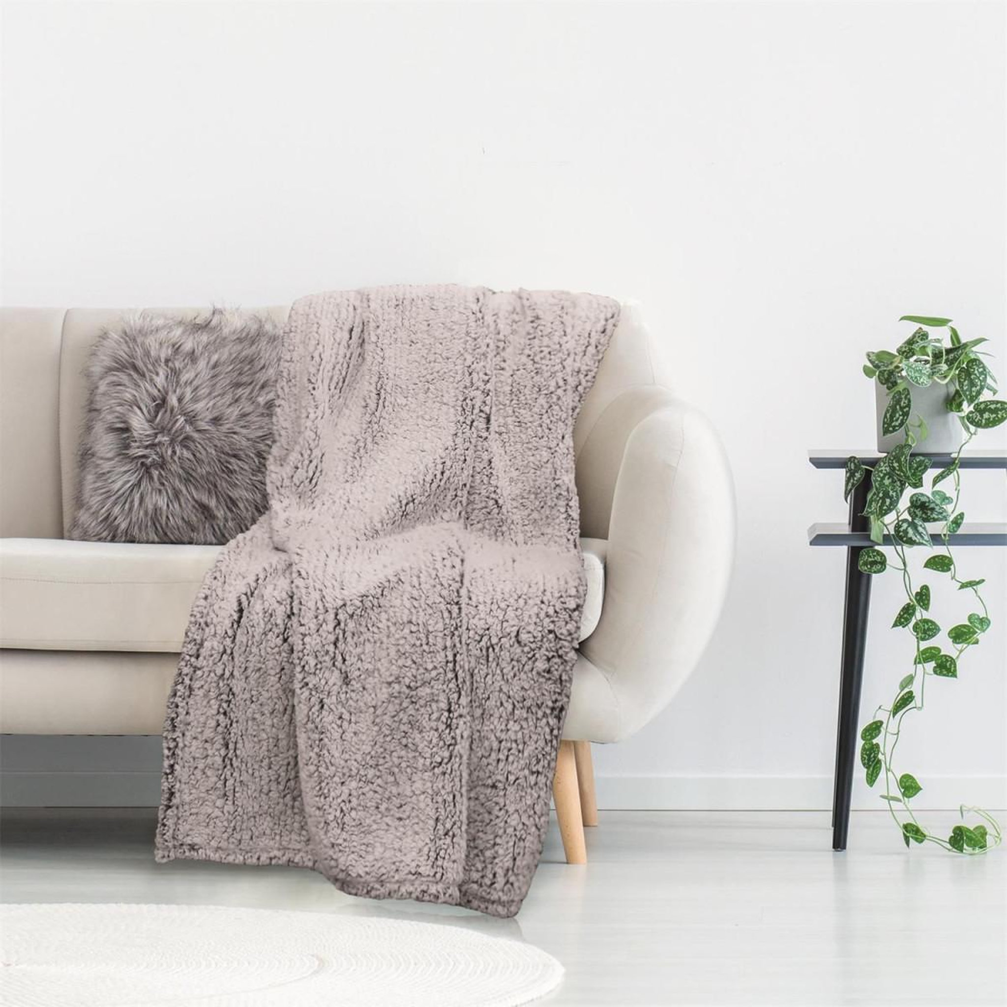 Voir la diapositive 4 : The Home Deco Factory Plaid imitation fourrure  pachap  120x150cm gris