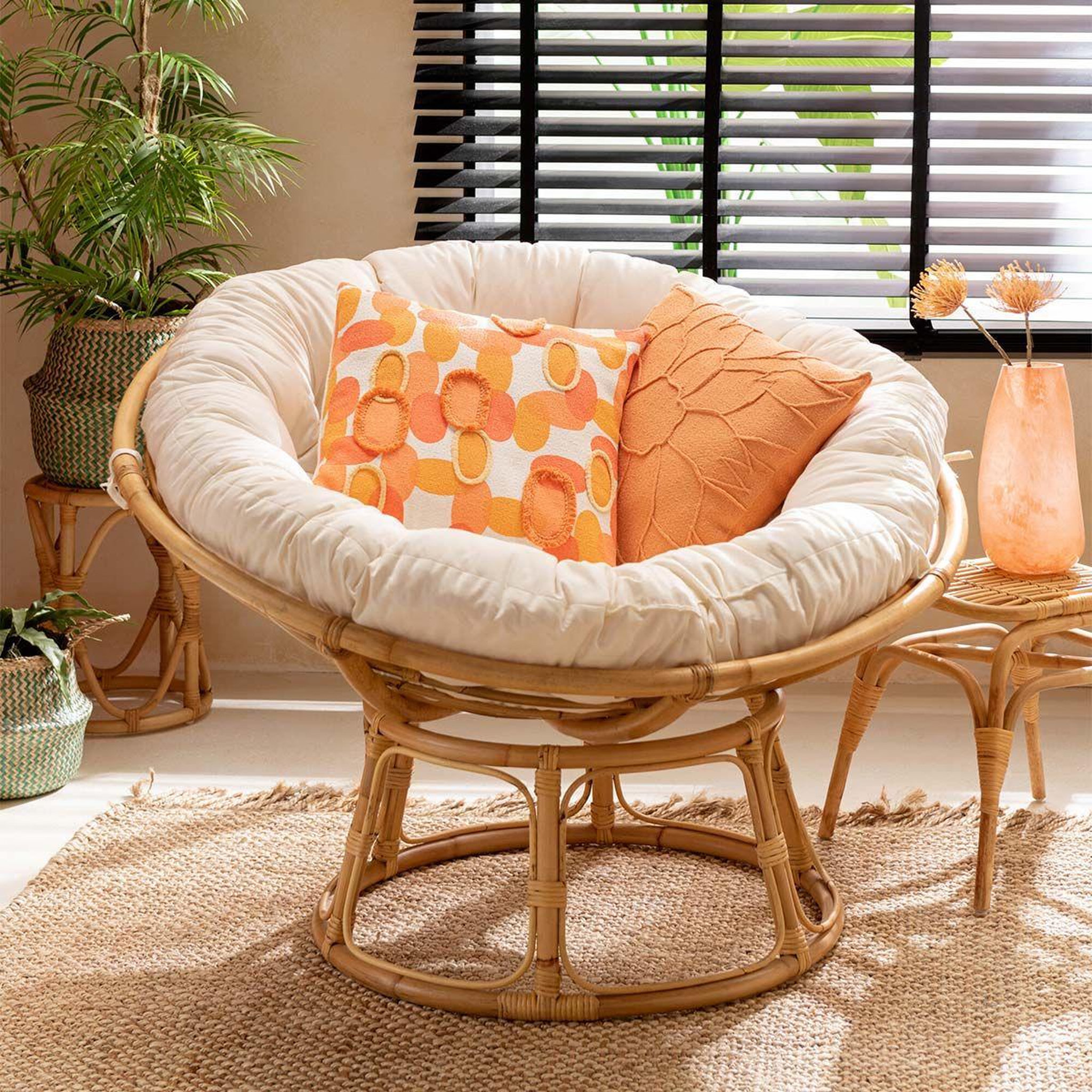 Voir la diapositive 3 : J-LINE Coussin déco  fleur  43x43cm corail