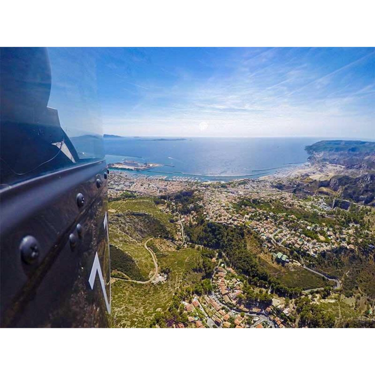 Smartbox Vol en hélicoptère de 30 min au-dessus de Marseille et ses environs - Coffret Cadeau Sport & Aventure