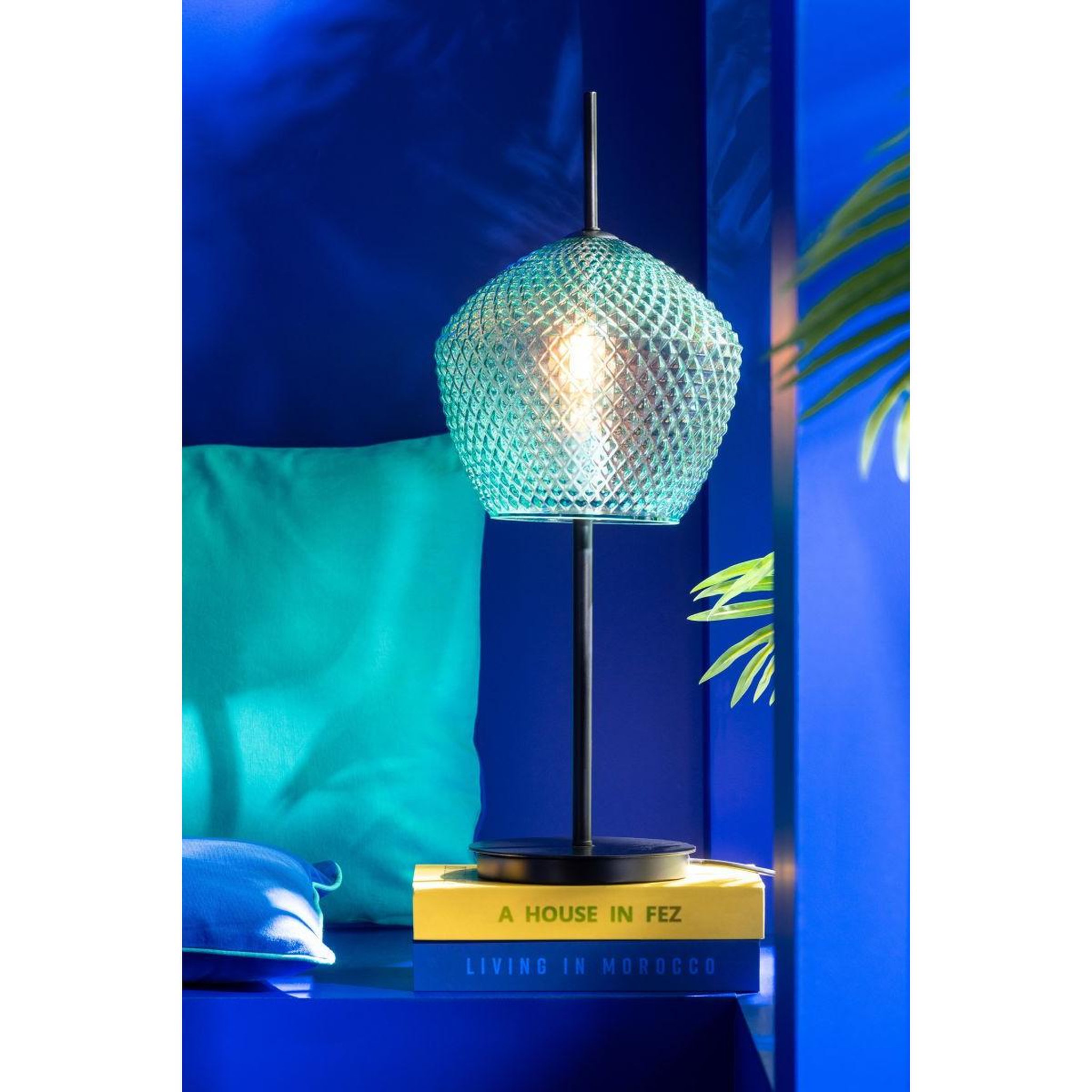 Voir la diapositive 4 : J-LINE Lampe à poser en verre design  jenna  60cm bleu