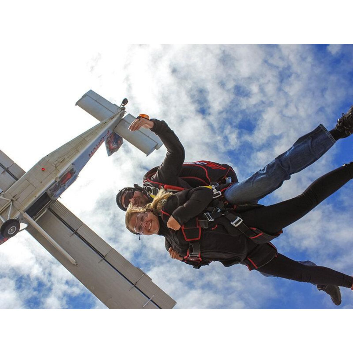 Smartbox Saut en parachute sensationnel depuis l'aérodrome de Péronne - Coffret Cadeau Sport & Aventure