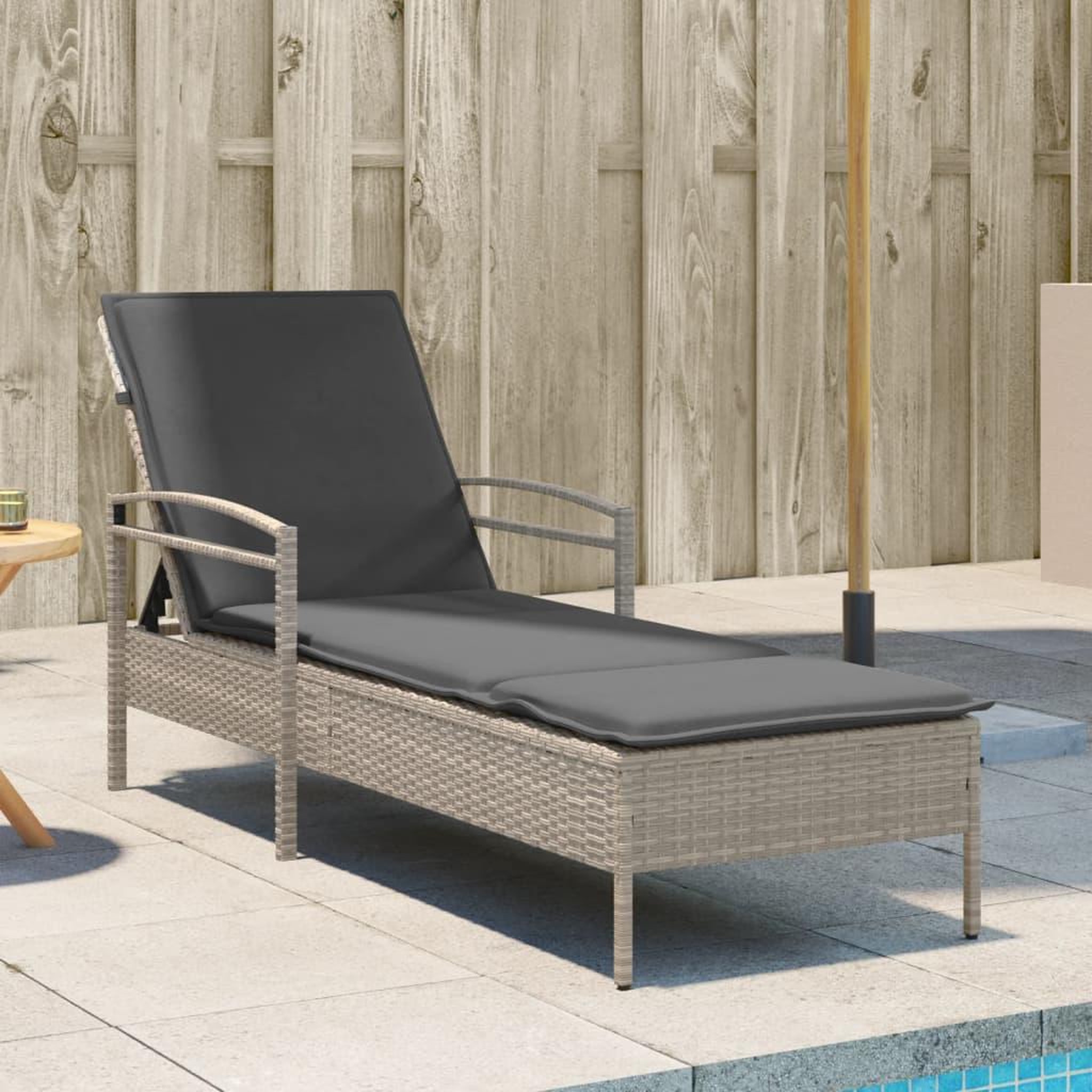 VIDAXL Chaise longue et coussin gris clair 63x200x81 cm resine tressee