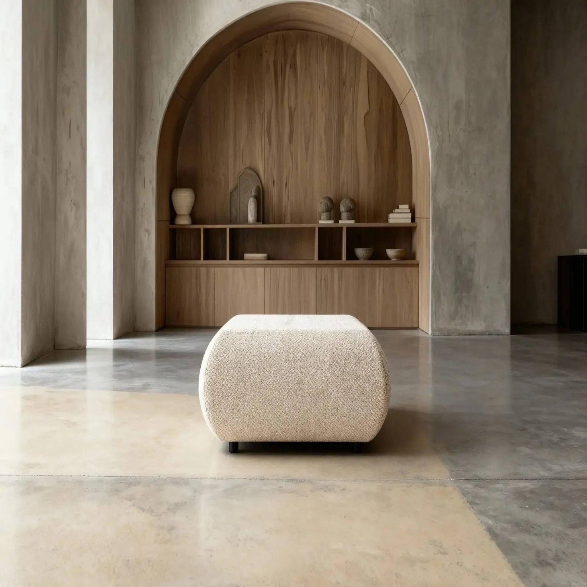 Voir la diapositive 3 : CASANOVA PARIS Levi - pouf tissu lisse