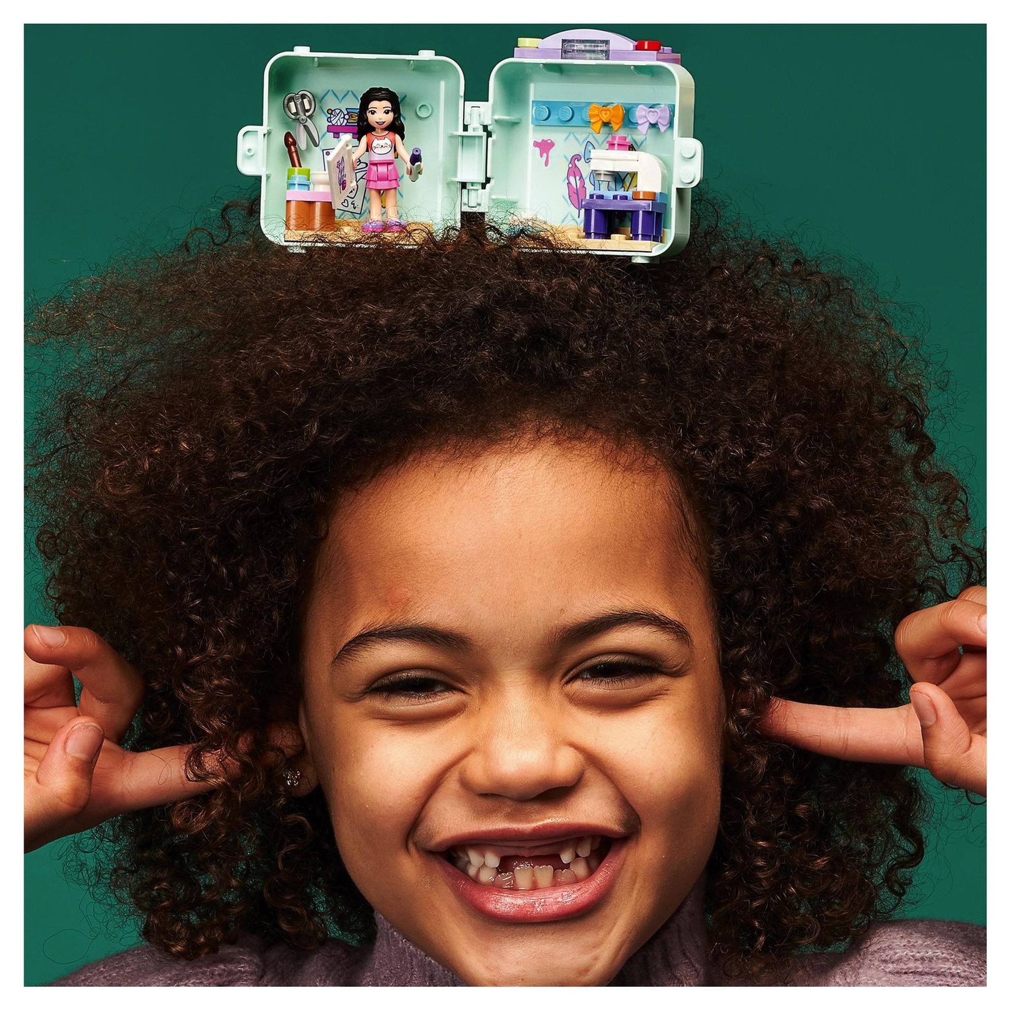 Voir la diapositive 7 : LEGO Friends 41668 - Emma's Fashion Cube dès 6 ans