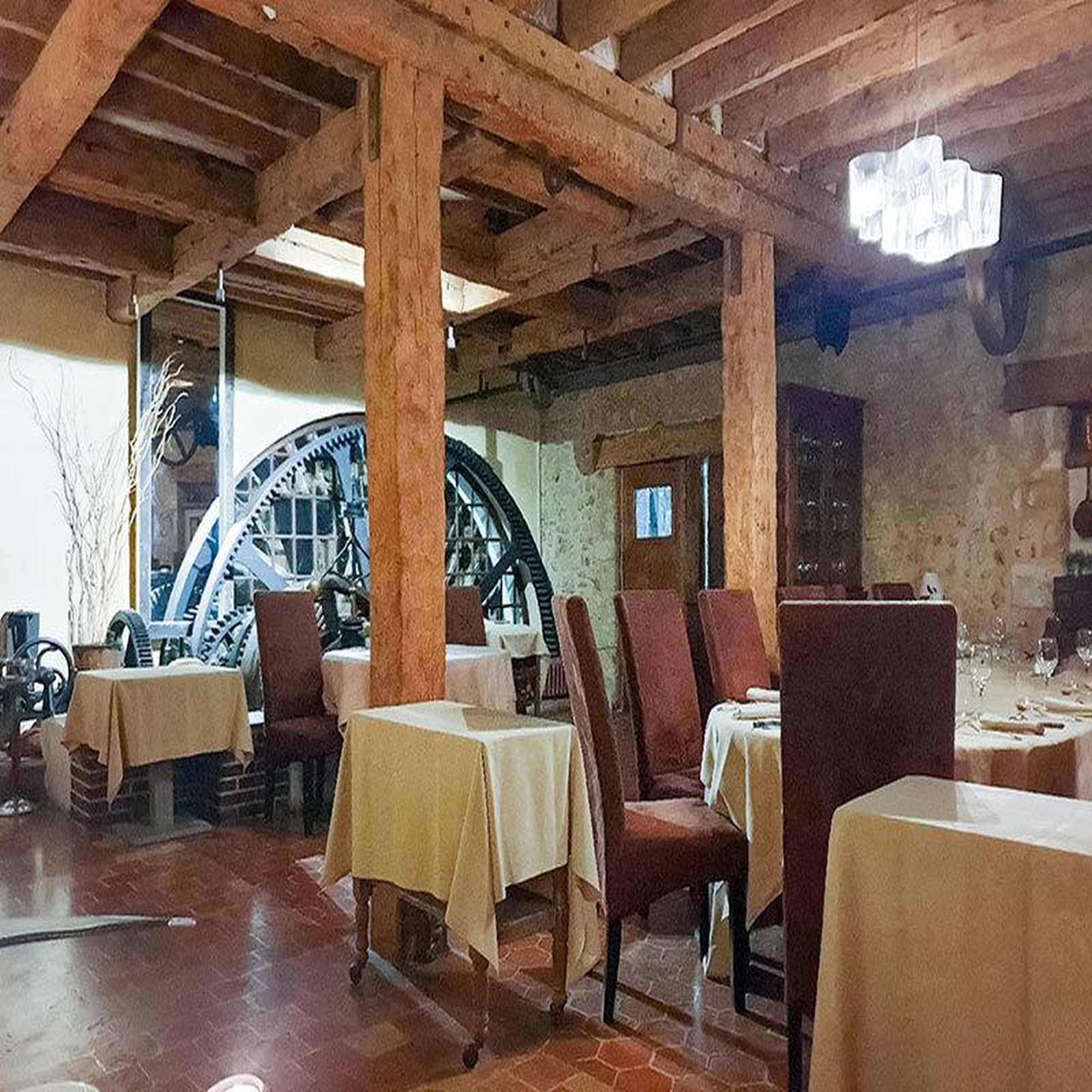 Voir la diapositive 3 : Smartbox Escapade en château 4* avec dîner gastronomique et accès au spa dans le perche - coffret cadeau séjour